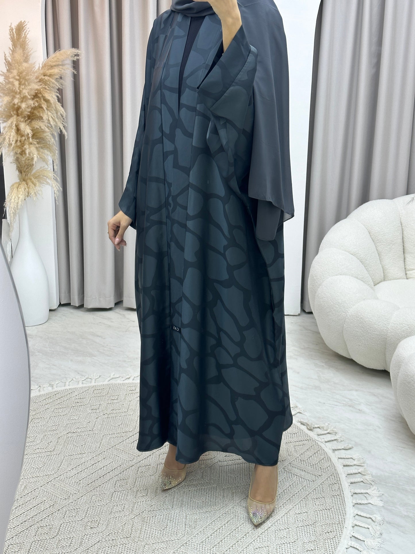 C RTW Marble Geometric Bisht Grey Abaya