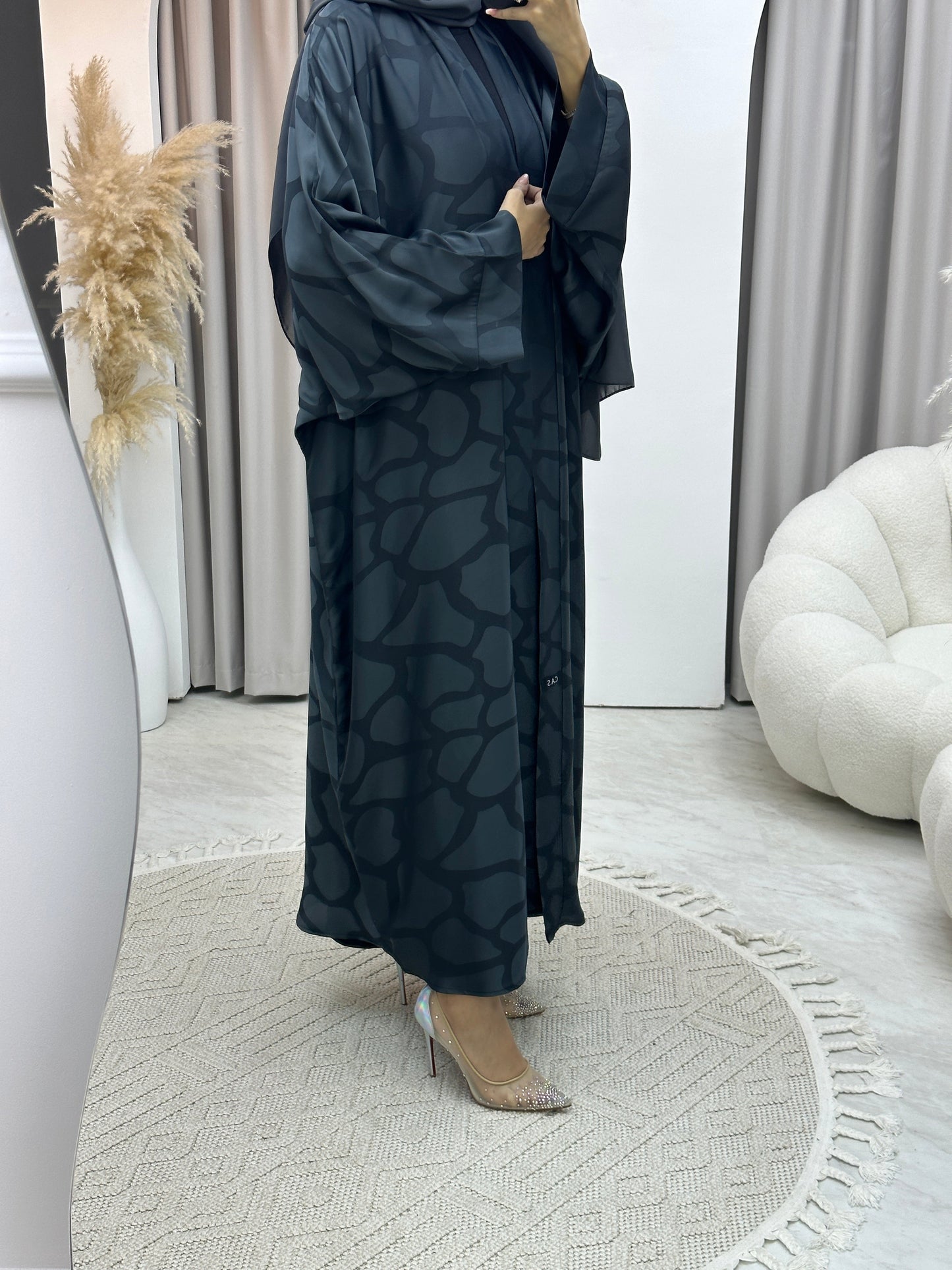 C RTW Marble Geometric Bisht Grey Abaya