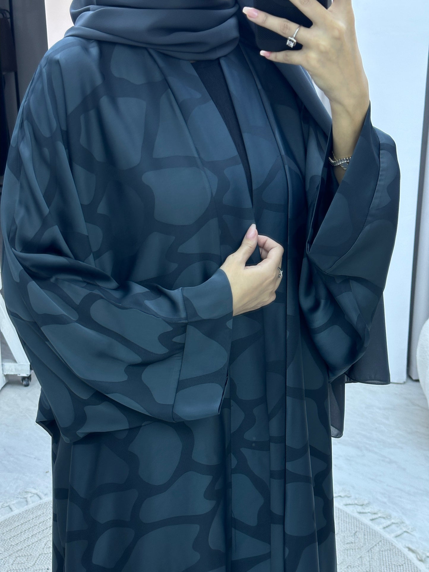 C RTW Marble Geometric Bisht Grey Abaya