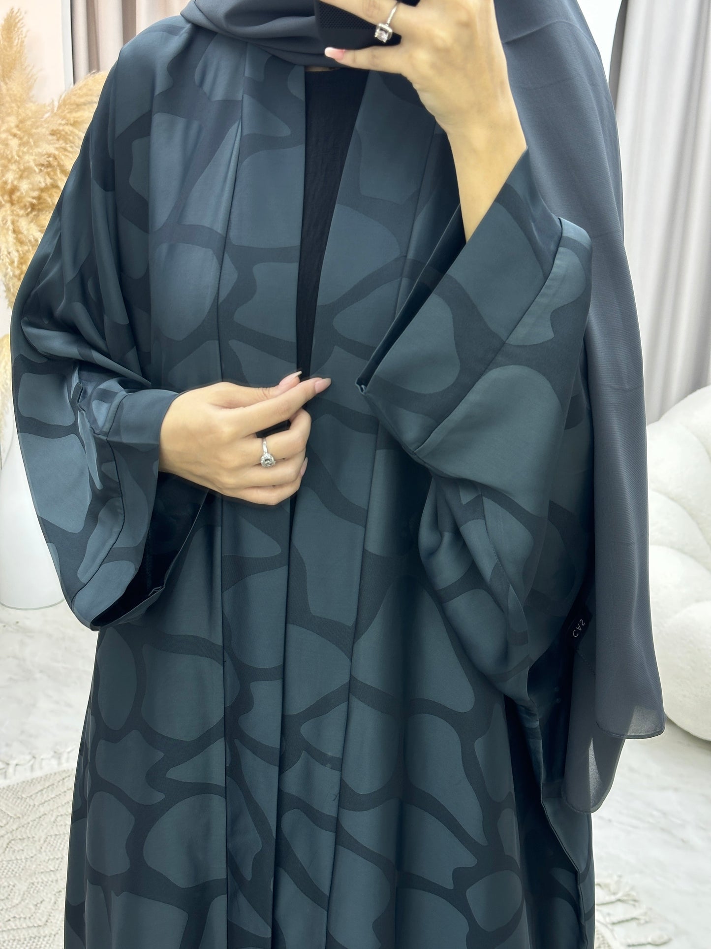 C RTW Marble Geometric Bisht Grey Abaya