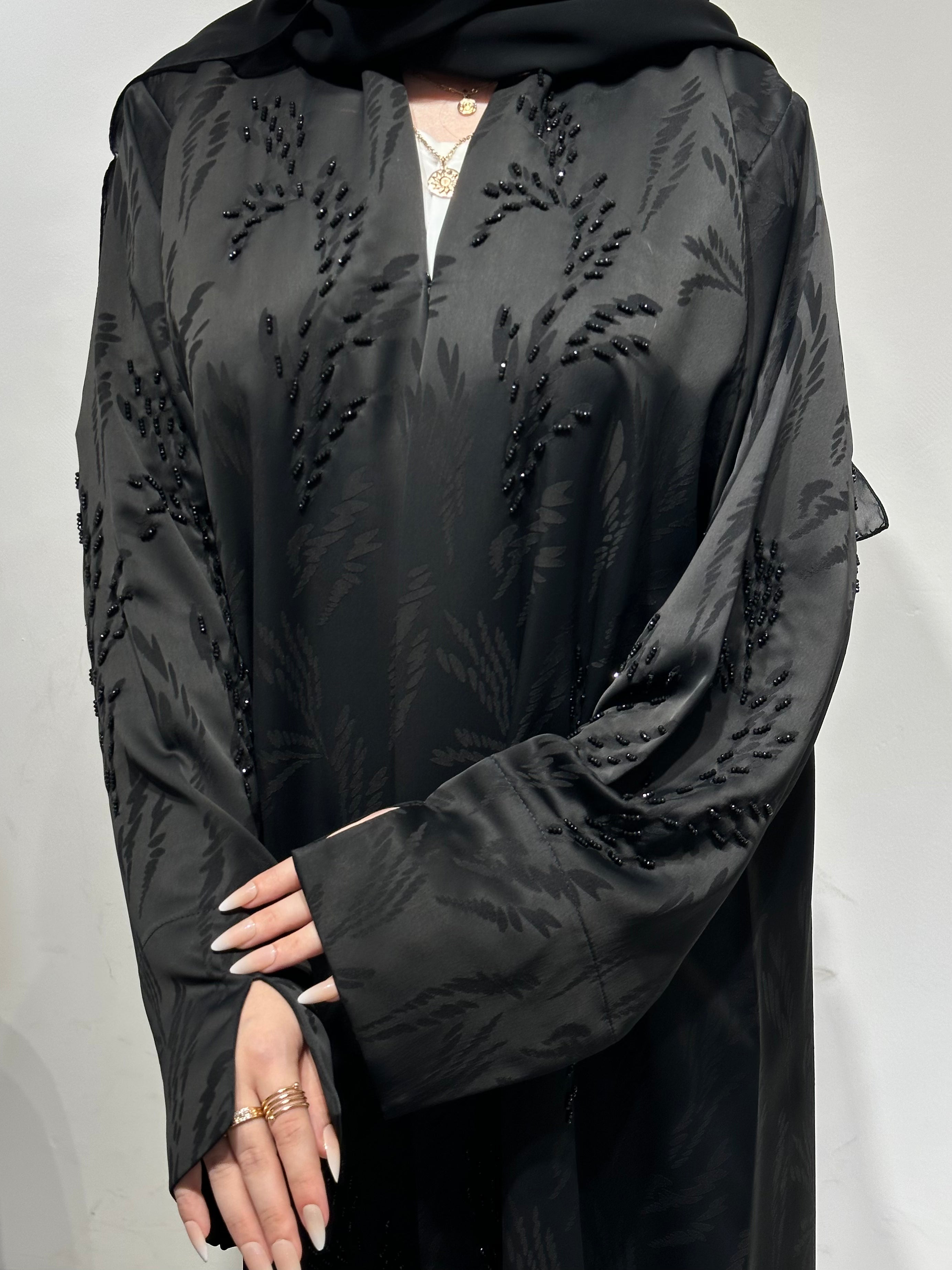 عباية سوداء مطرزة بالخرز موديل C 1612