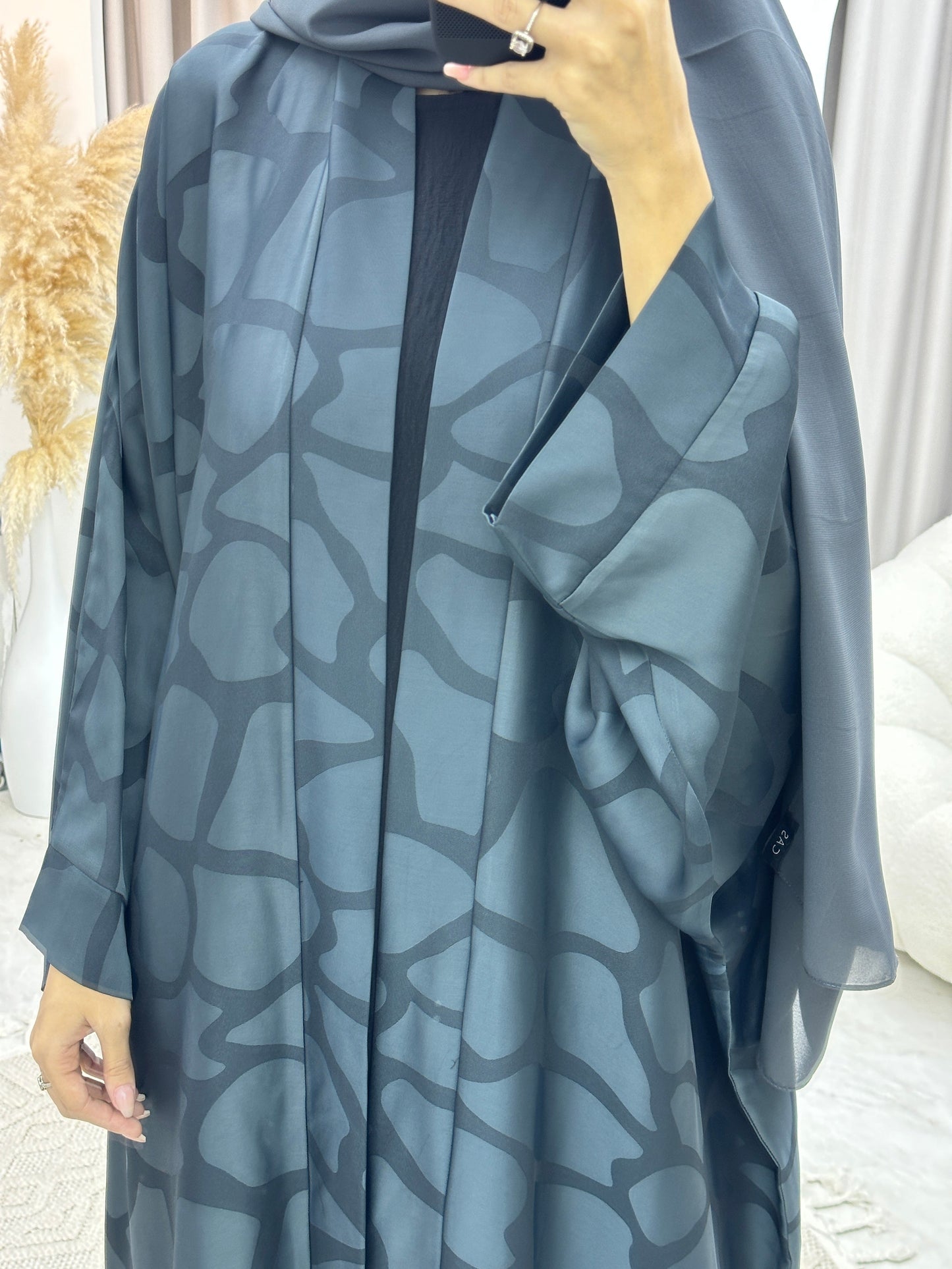 C RTW Marble Geometric Bisht Grey Abaya