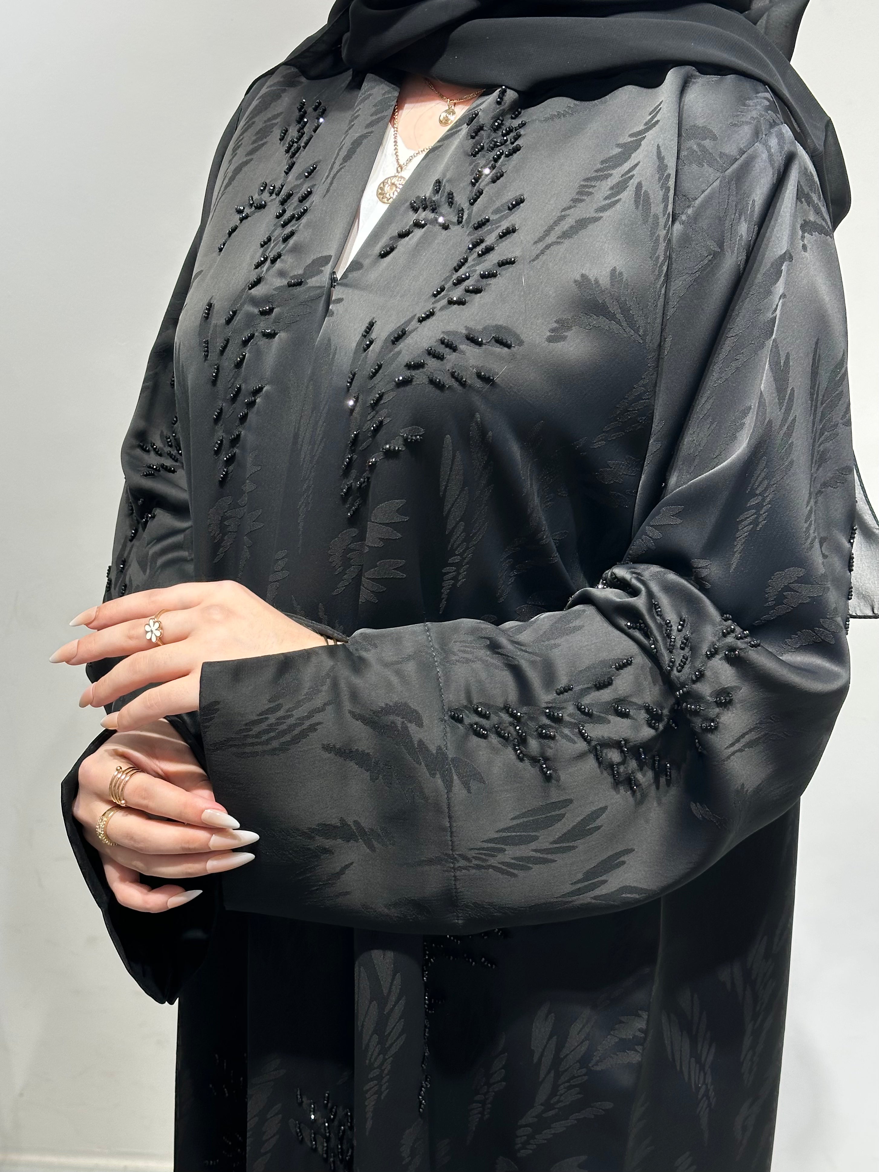 عباية سوداء مطرزة بالخرز موديل C 1612