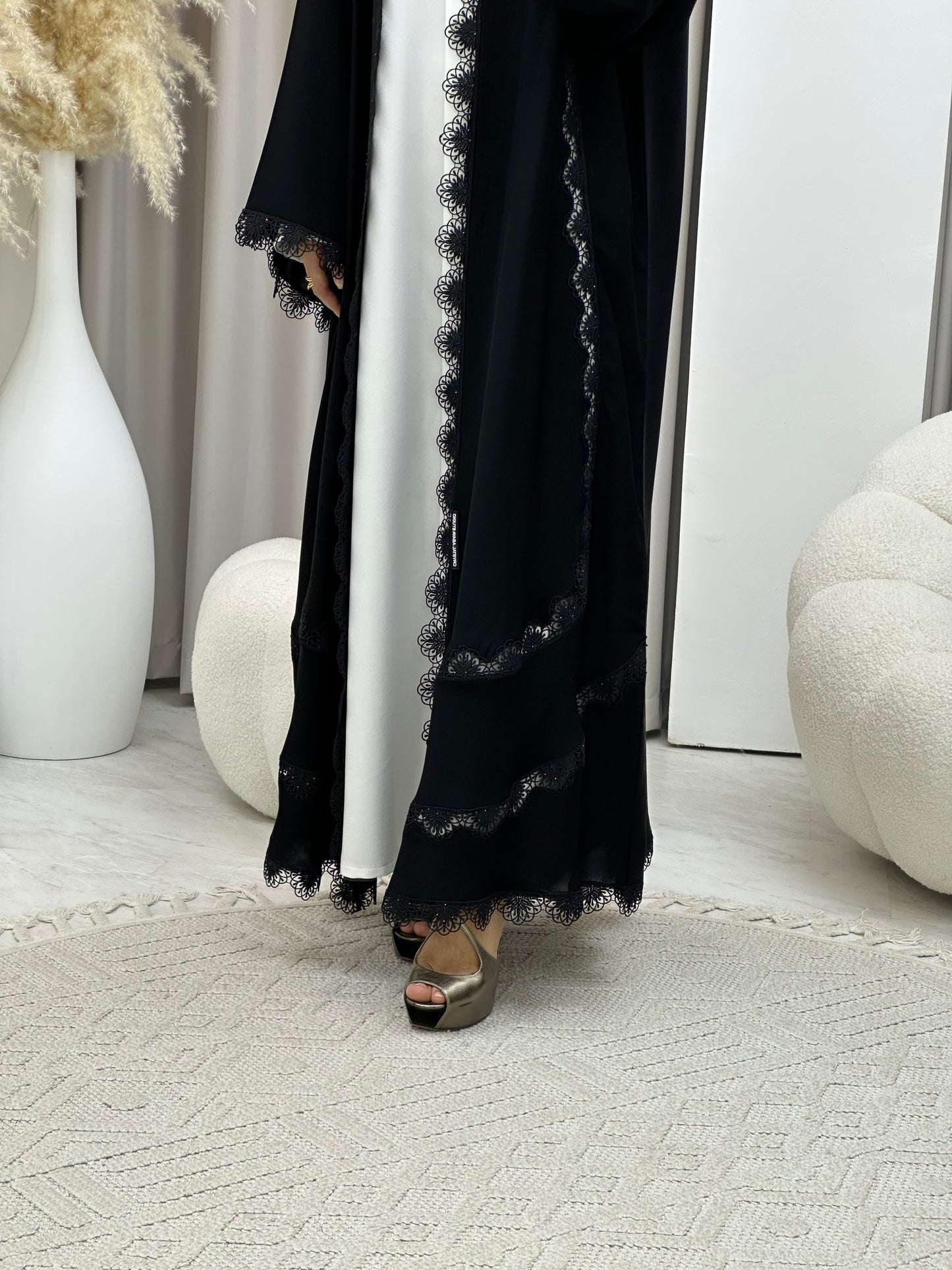 C 0441 Black Classic Lace Abaya