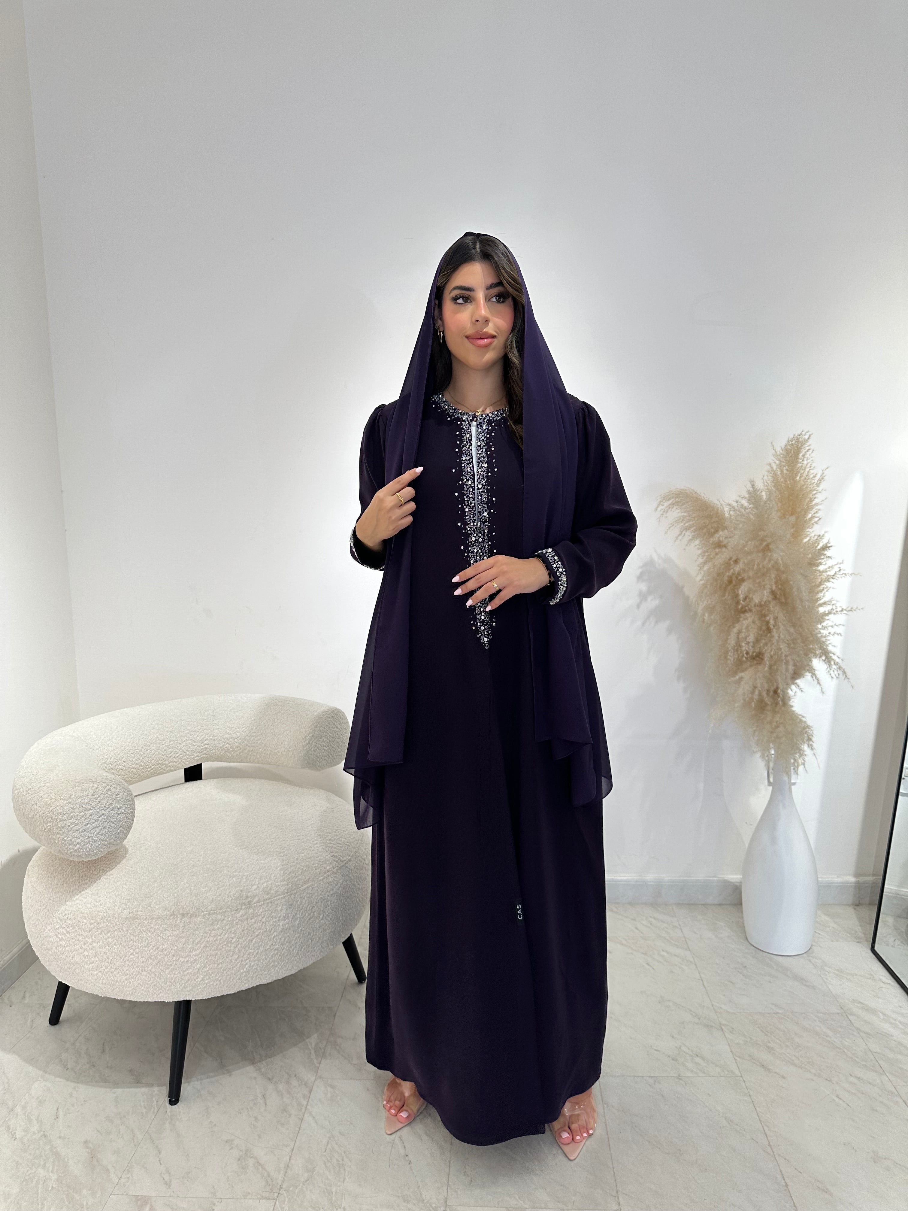 عباية مطبوعة بنقشة زنبق أسود C 1254