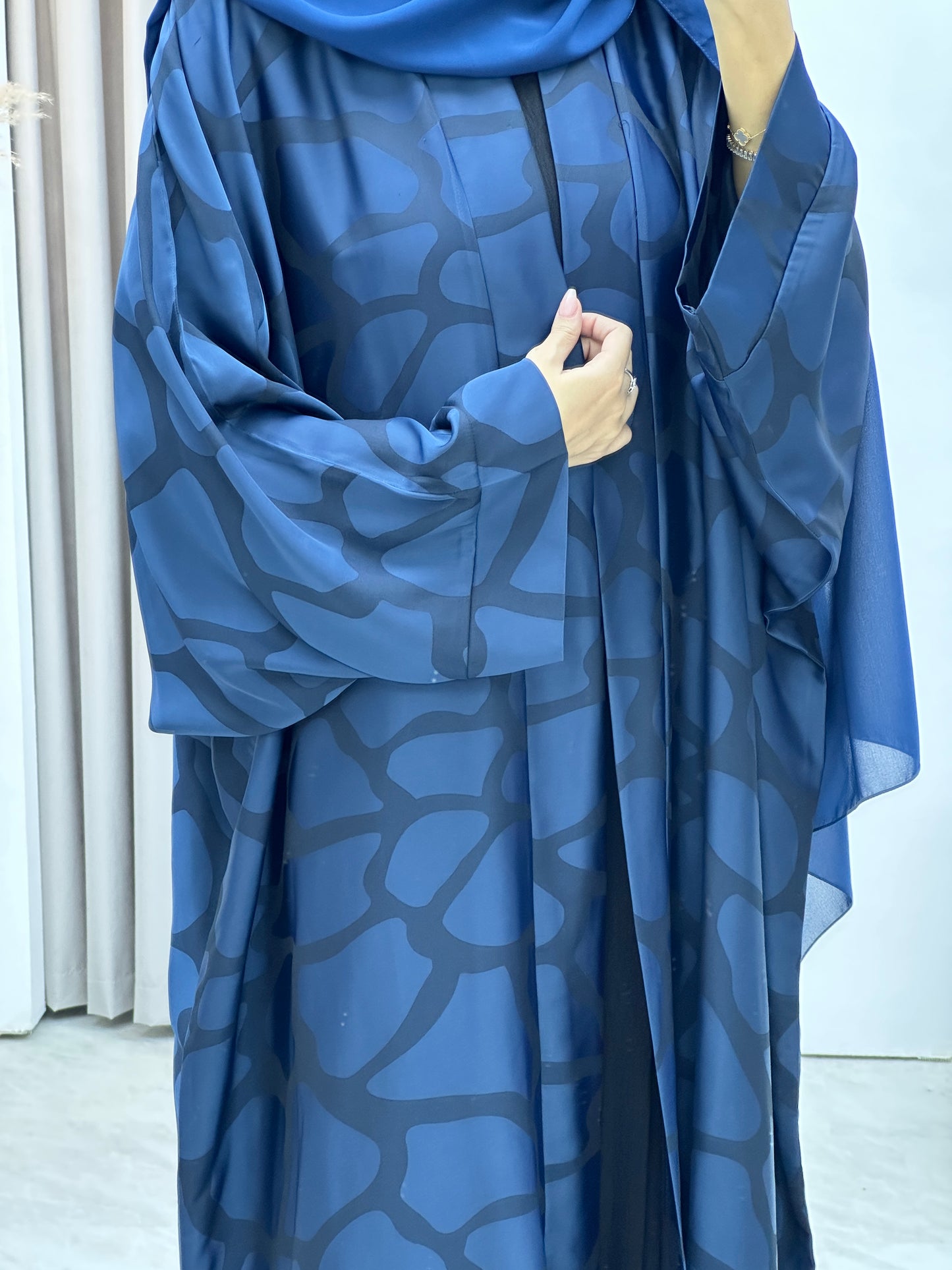 C Marble Geometric Bisht Blue Abaya