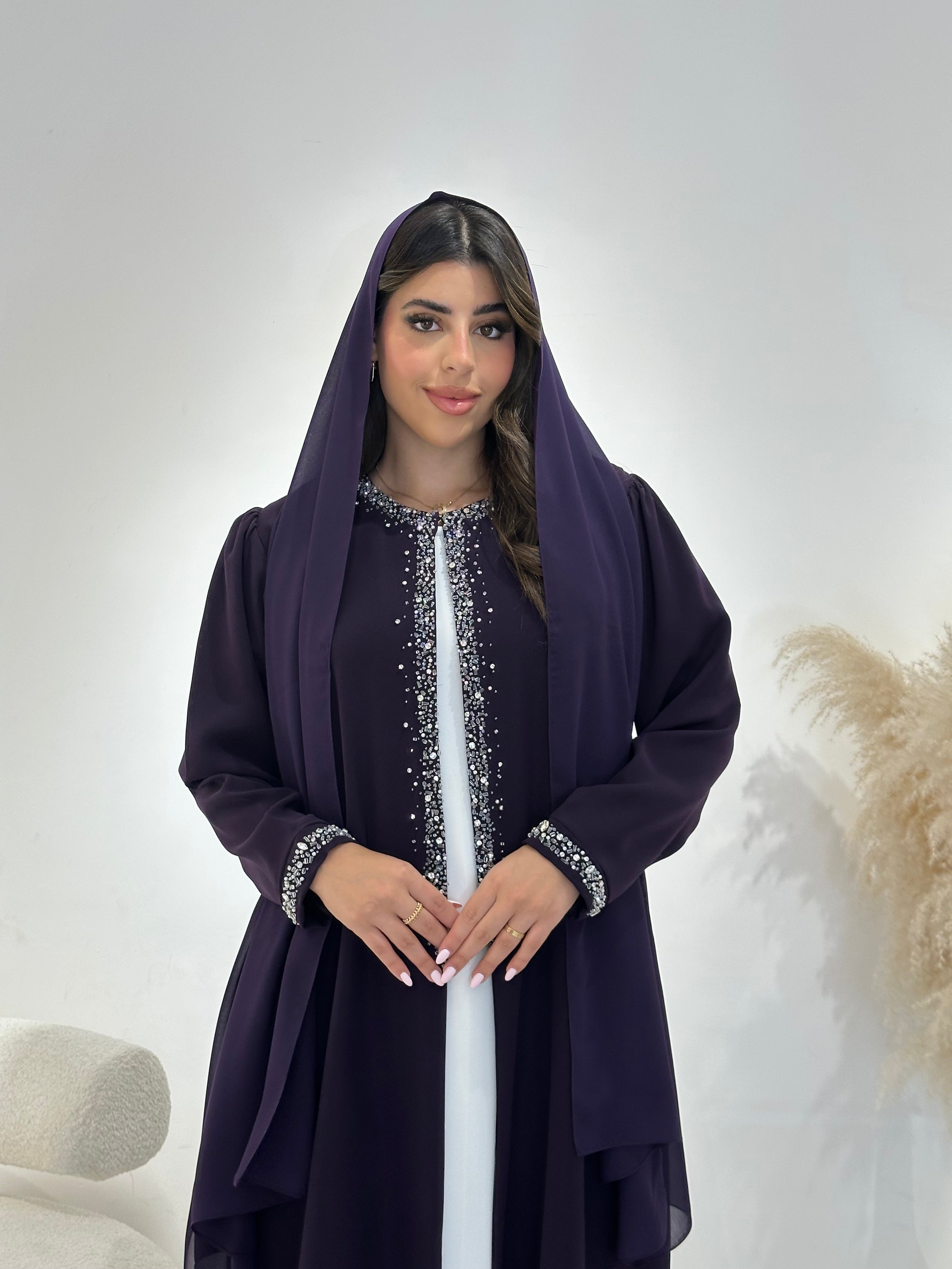 عباية مطبوعة بنقشة زنبق أسود C 1254