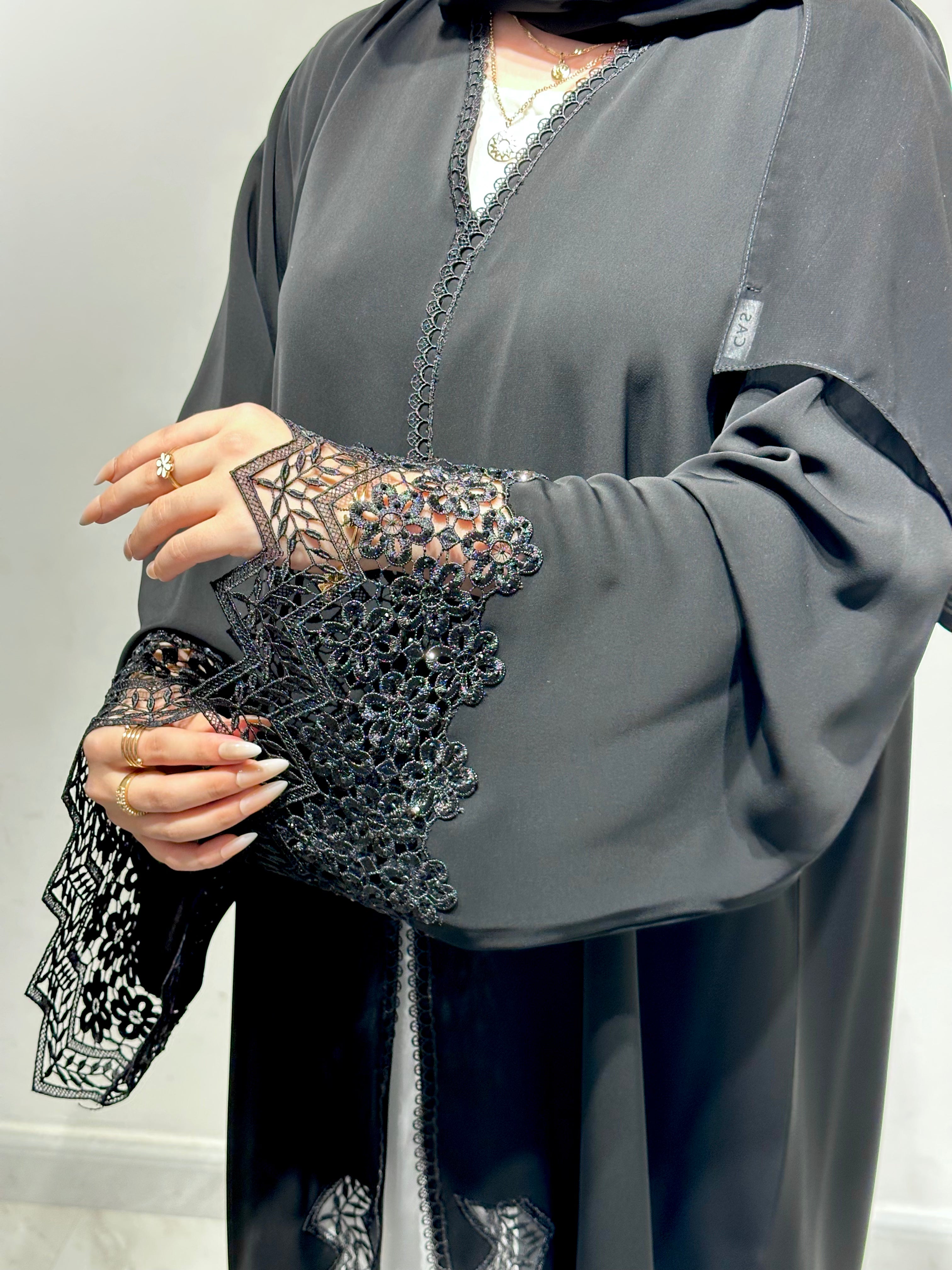 عباية سوداء من الدانتيل والكريستال C 1615
