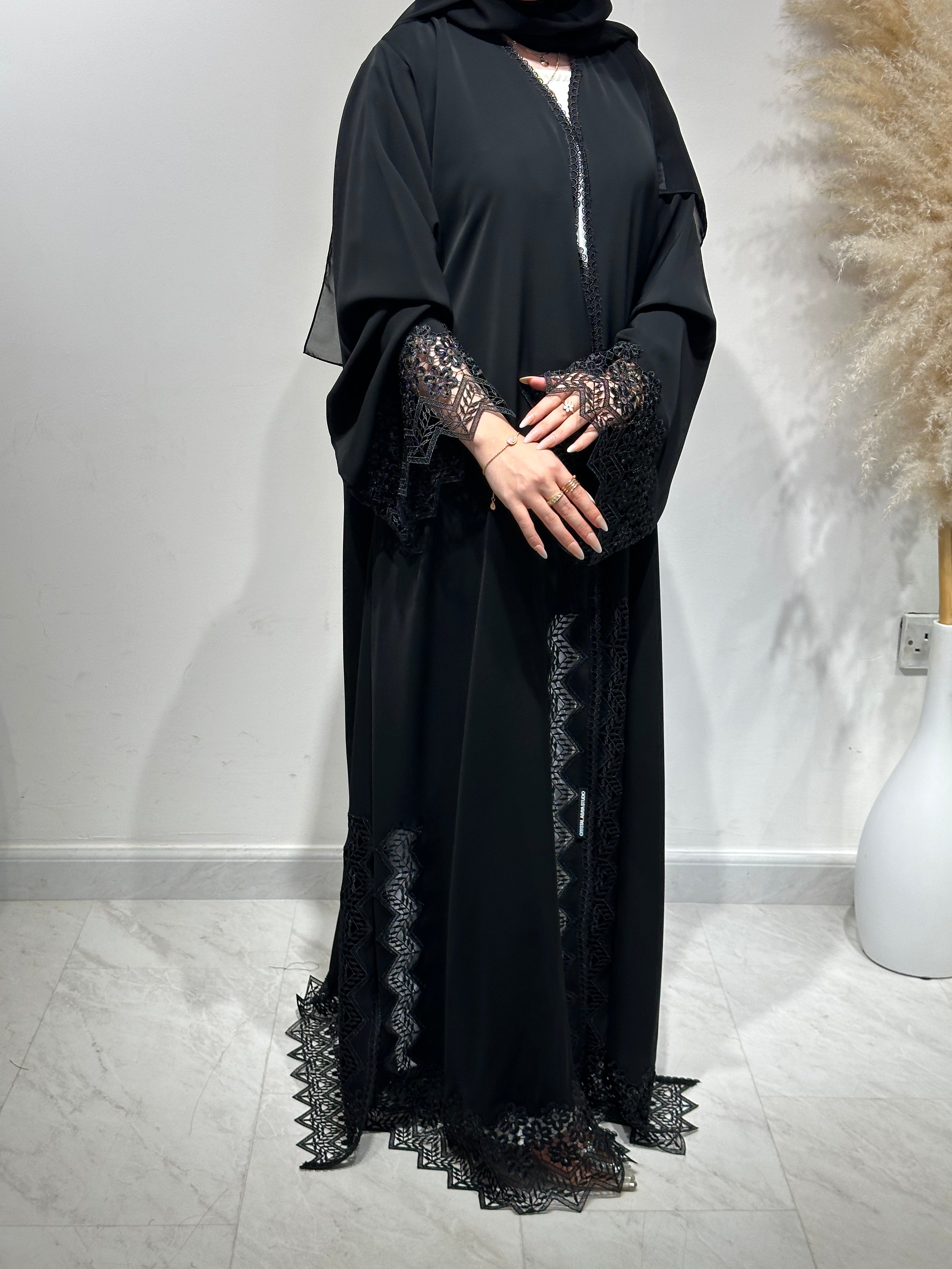 عباية سوداء من الدانتيل والكريستال C 1615