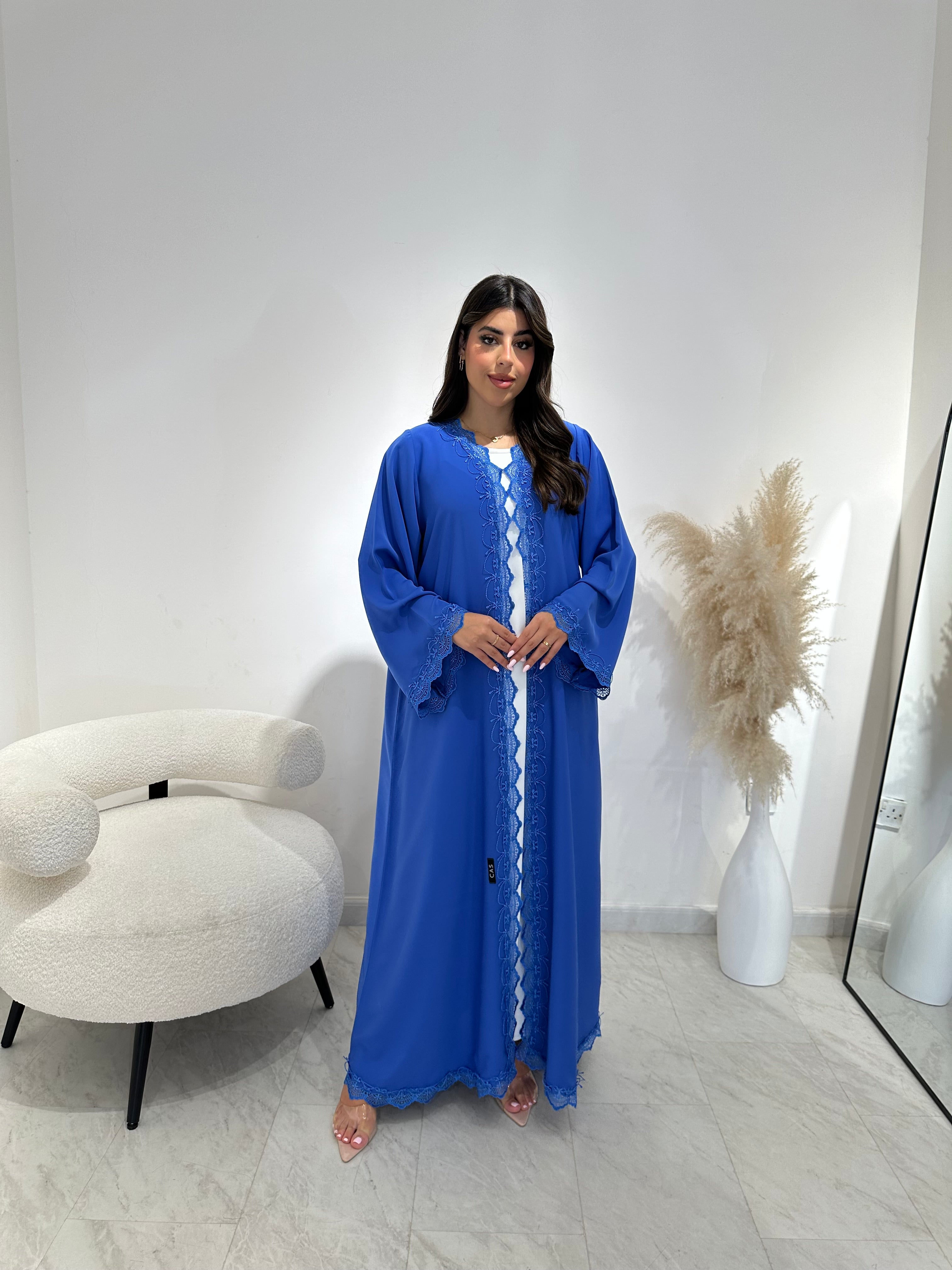 عباية مطبوعة بنقشة زنبق أسود C 1254