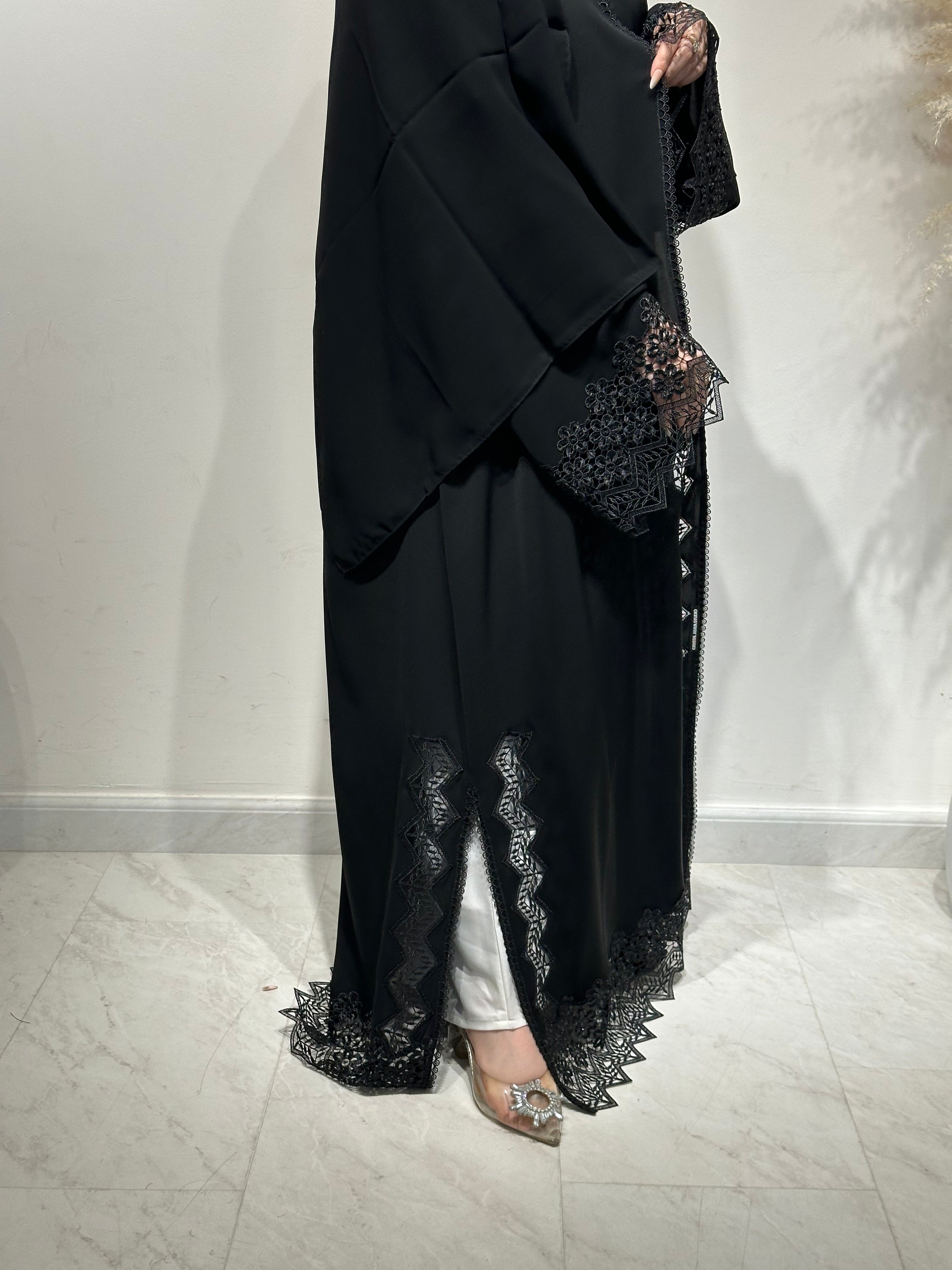 عباية سوداء من الدانتيل والكريستال C 1615