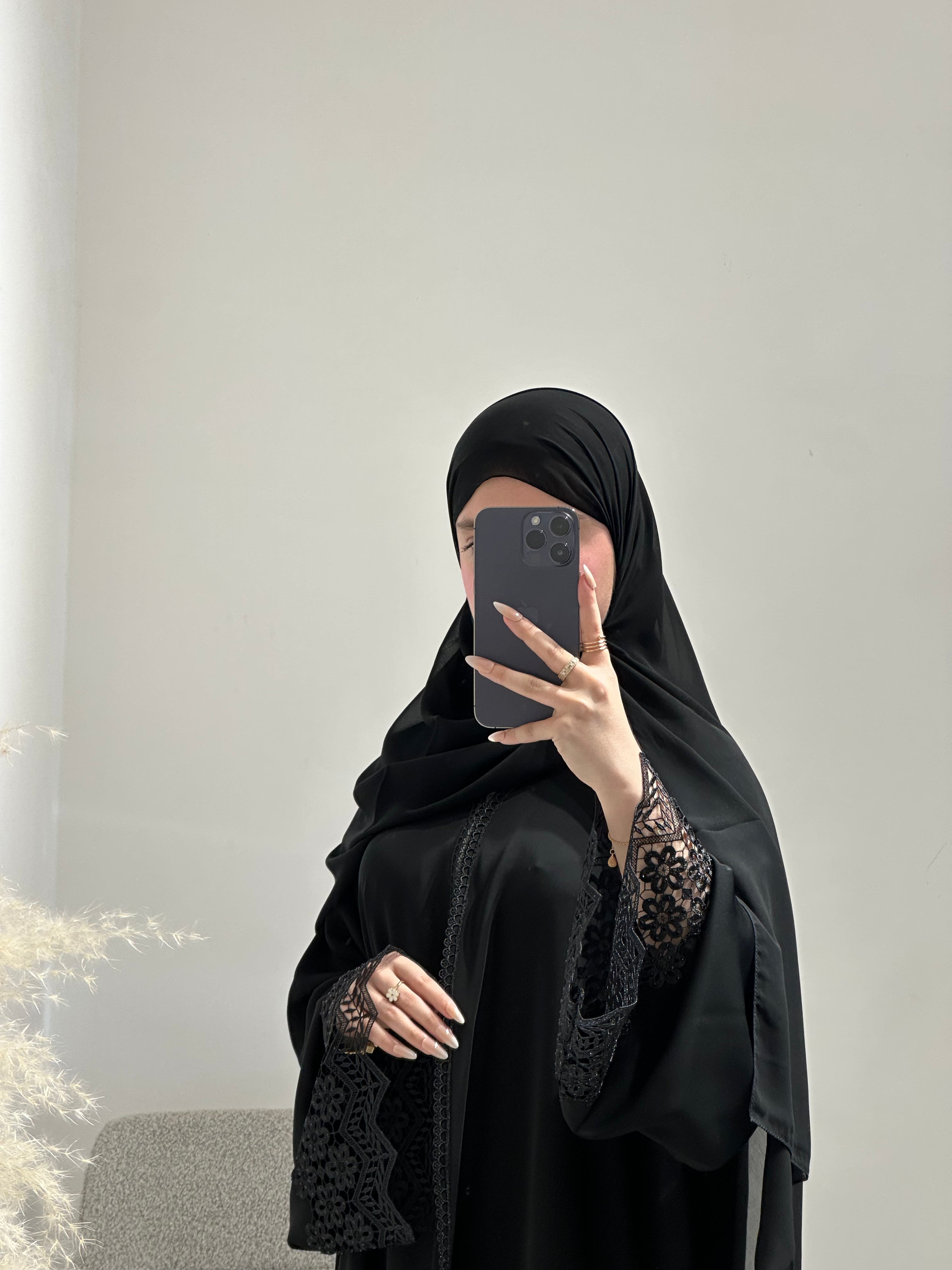 عباية سوداء من الدانتيل والكريستال C 1615