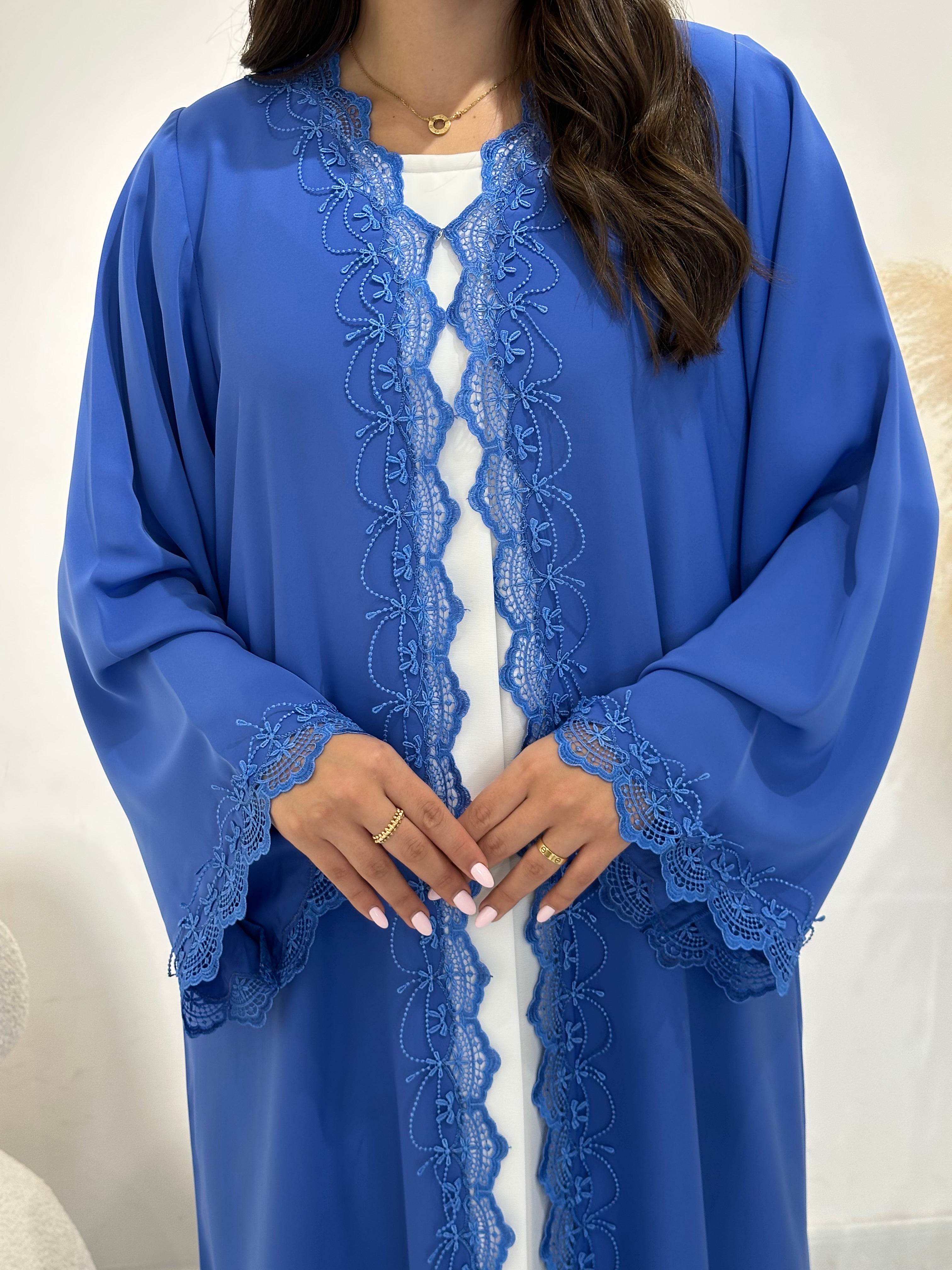 عباية مطبوعة بنقشة زنبق أسود C 1254
