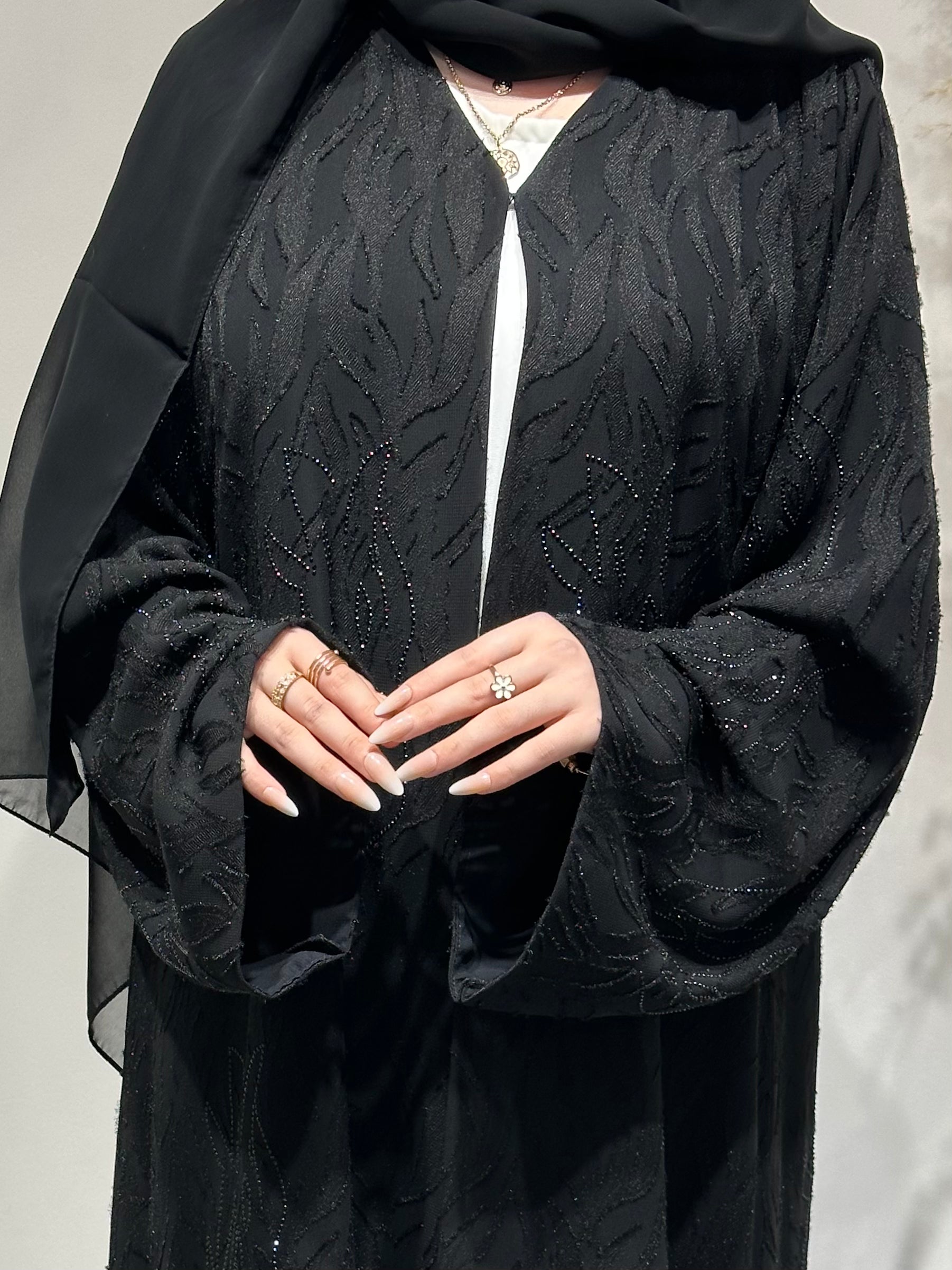 عباية سوداء مطرزة بالخرز موديل C 1616