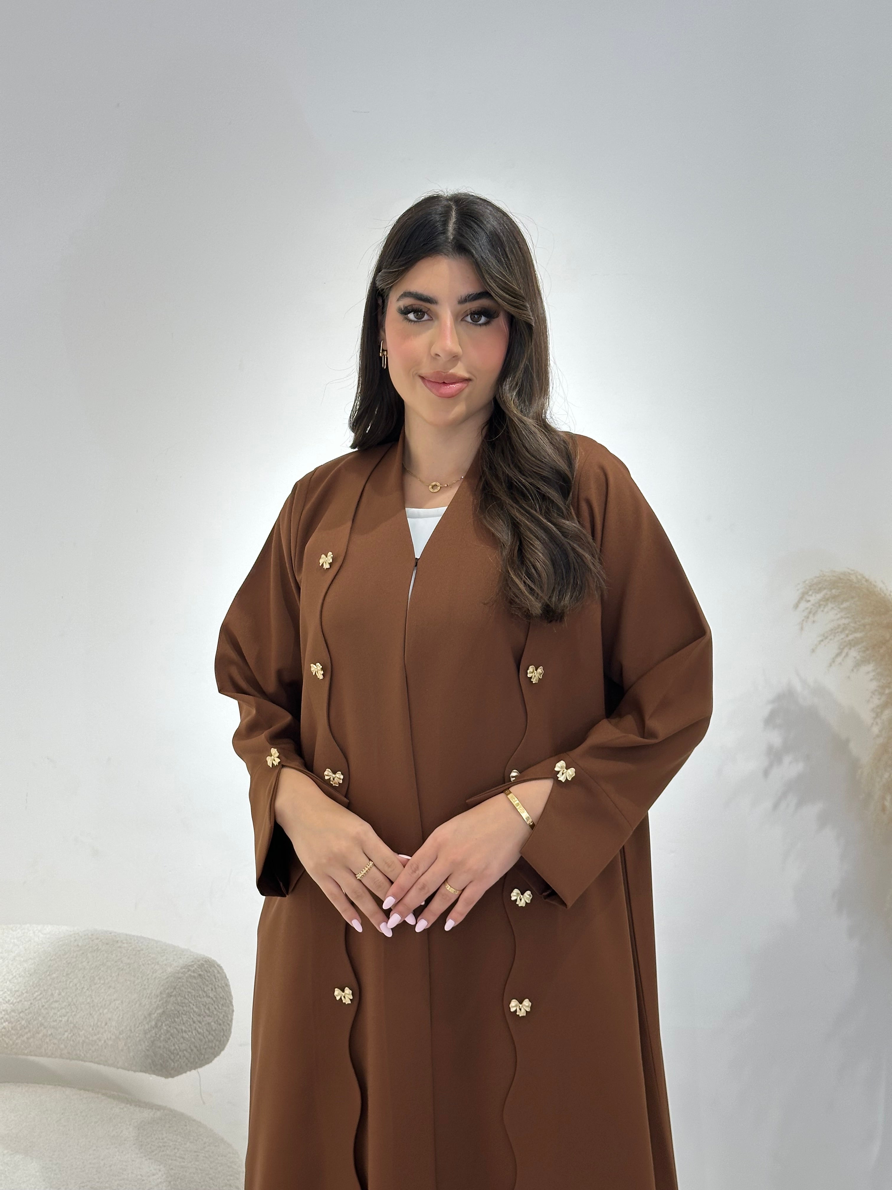 عباية مطبوعة بنقشة زنبق أسود C 1254