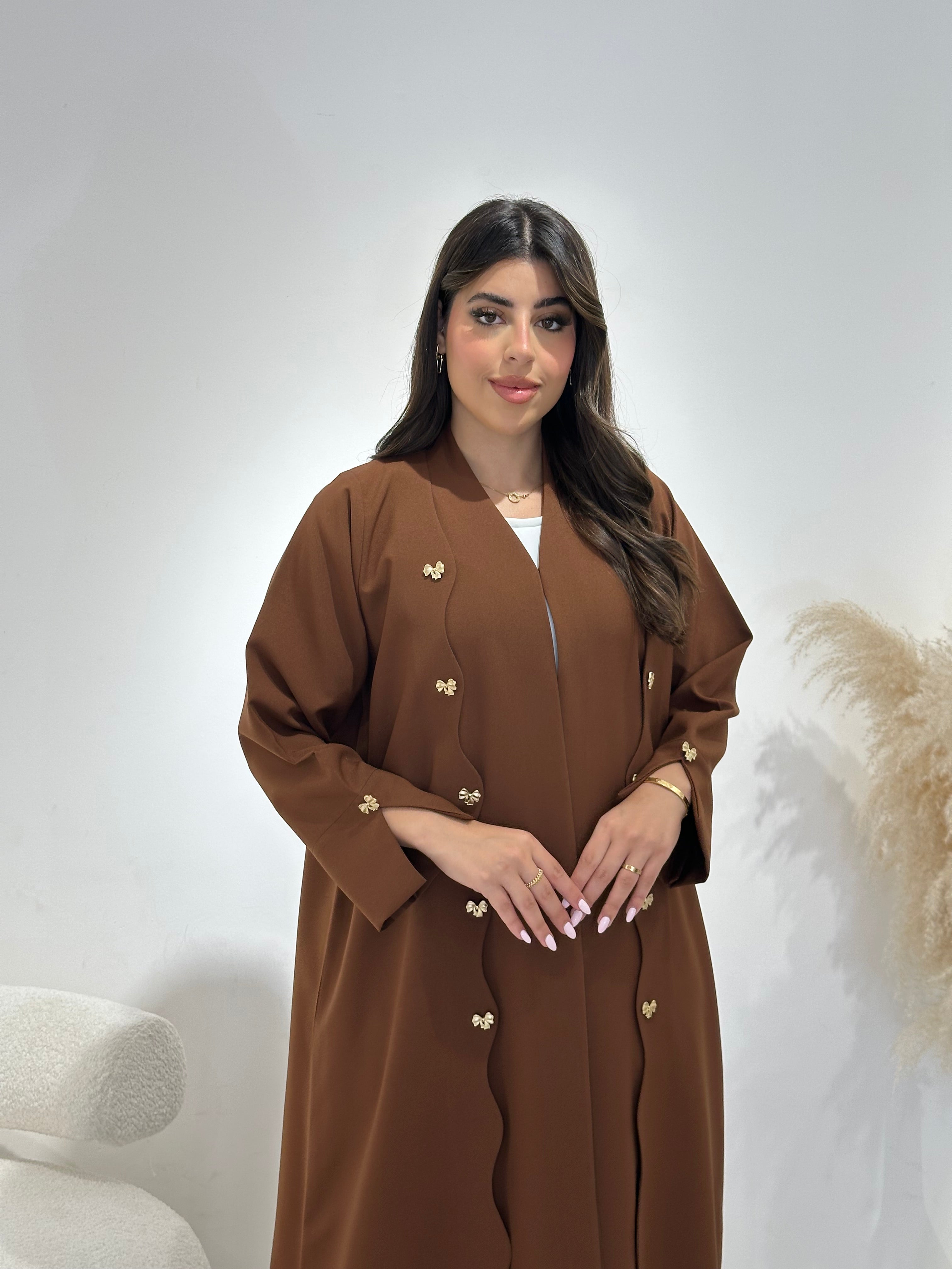 عباية مطبوعة بنقشة زنبق أسود C 1254