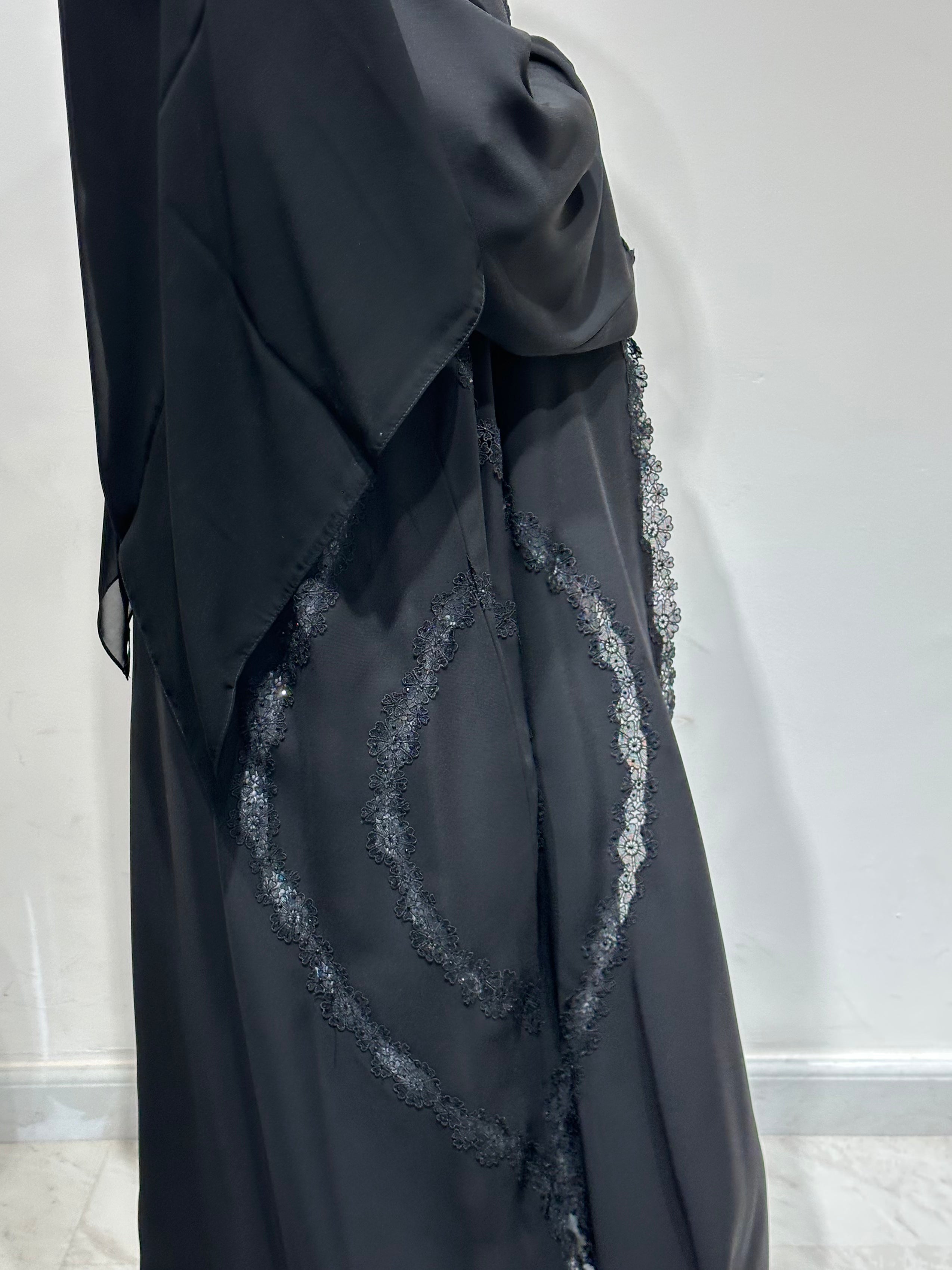 عباية سوداء من الدانتيل والكريستال C 1618