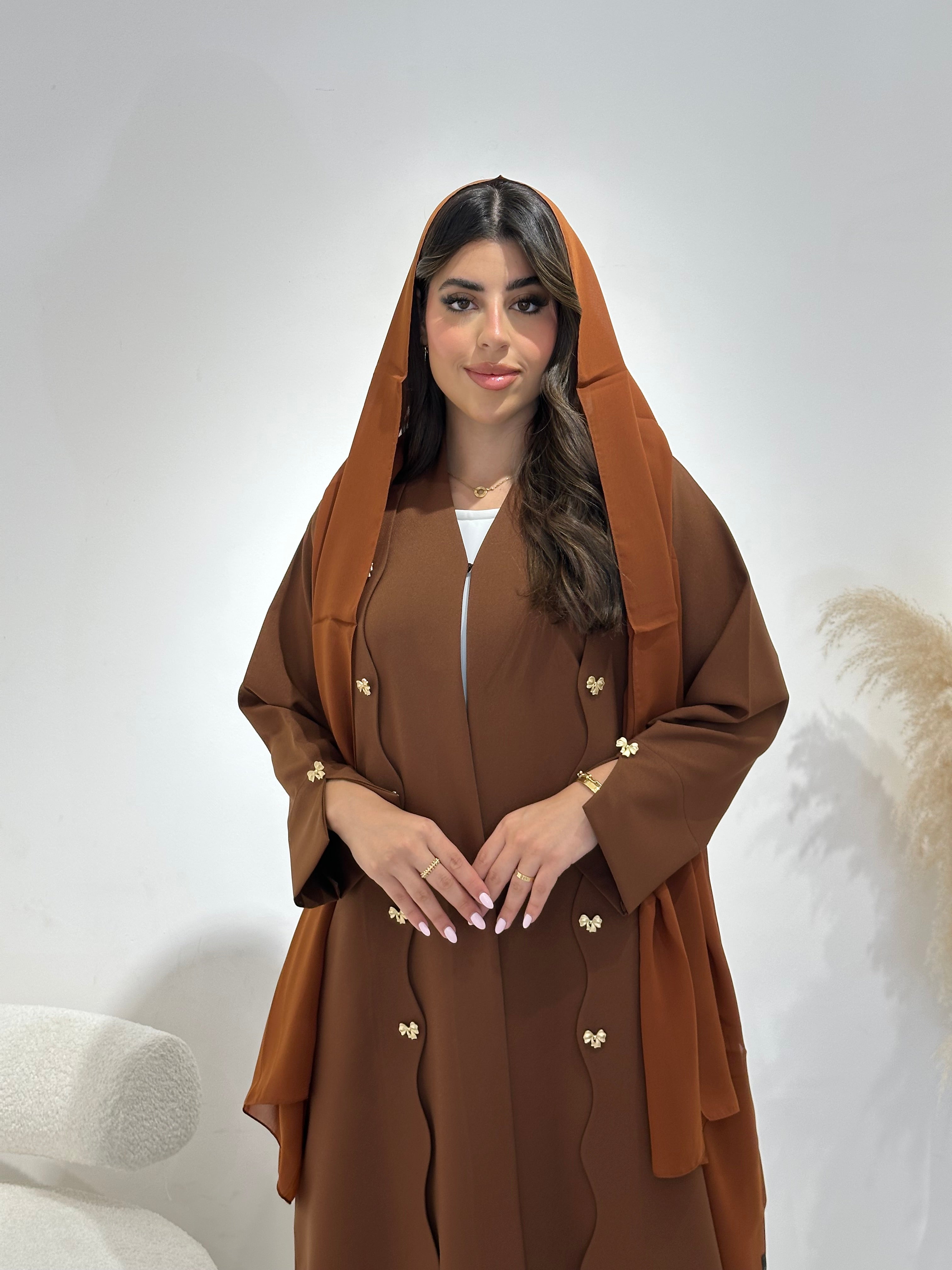 عباية مطبوعة بنقشة زنبق أسود C 1254