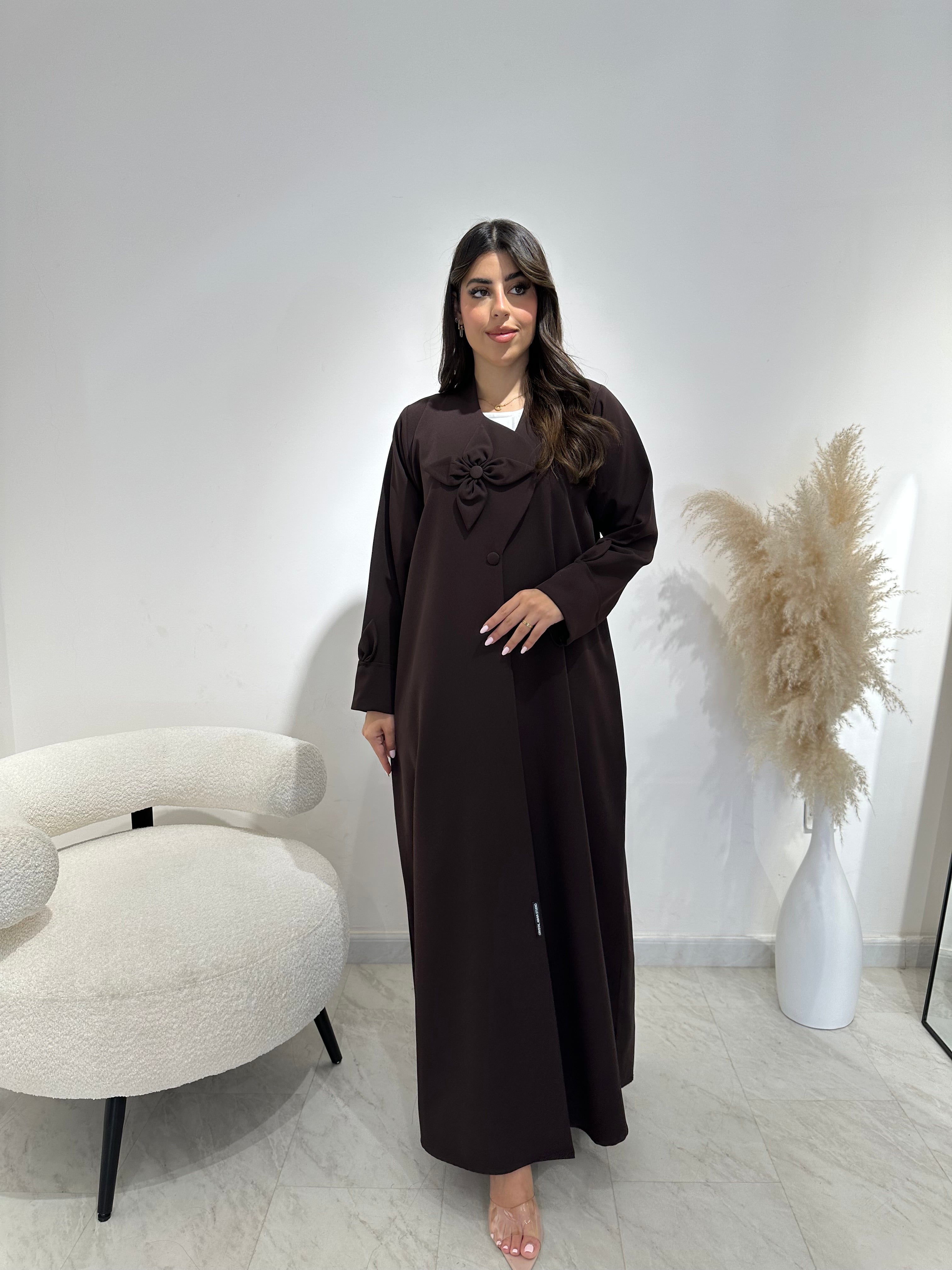 عباية مطبوعة بنقشة زنبق أسود C 1254