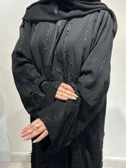 عباية دانتيل مطرزة بالخرز باللون الأسود من عام 1620