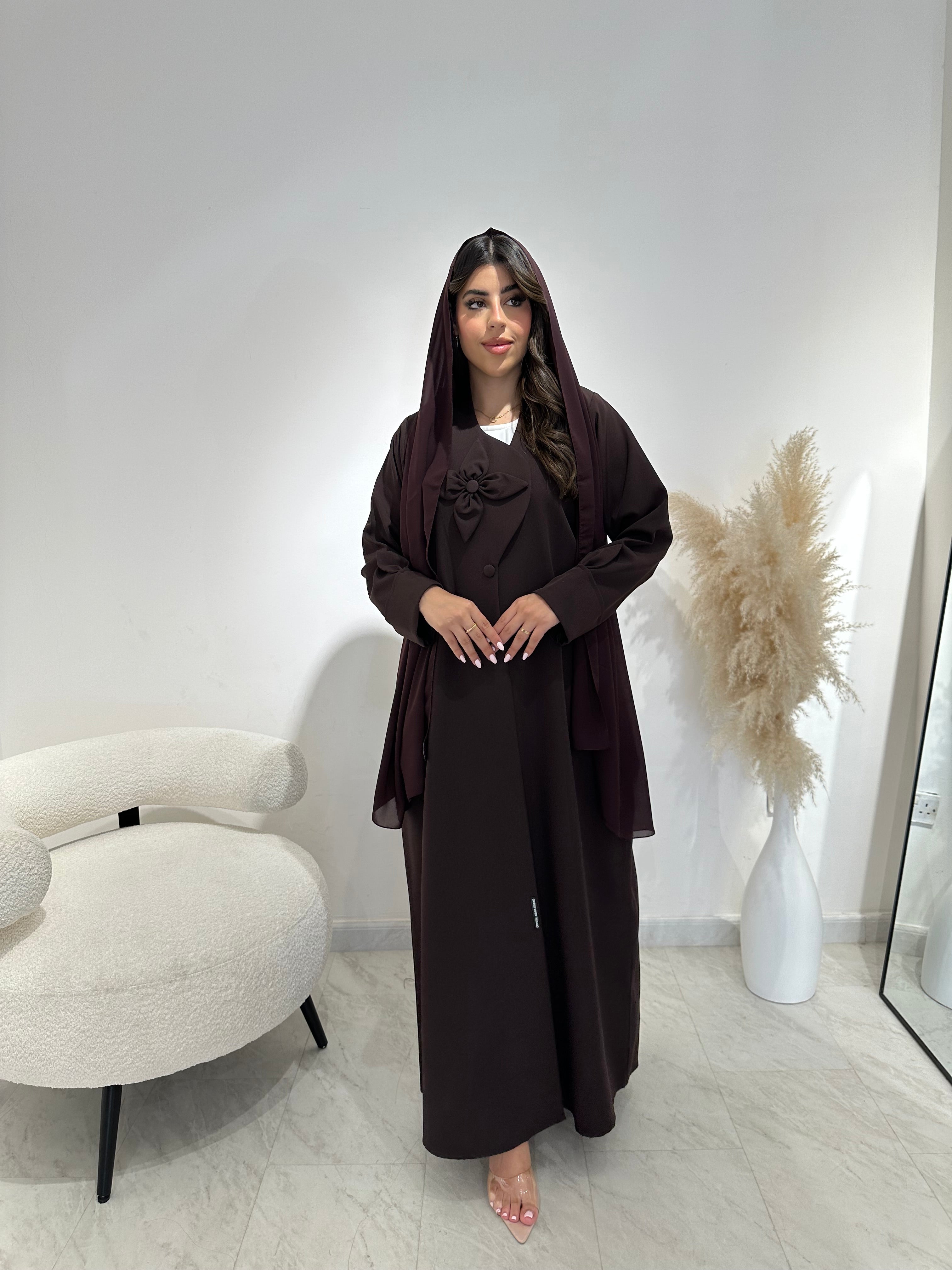 عباية مطبوعة بنقشة زنبق أسود C 1254