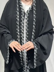 عباية مطرزة باللون الأسود موديل C 1622