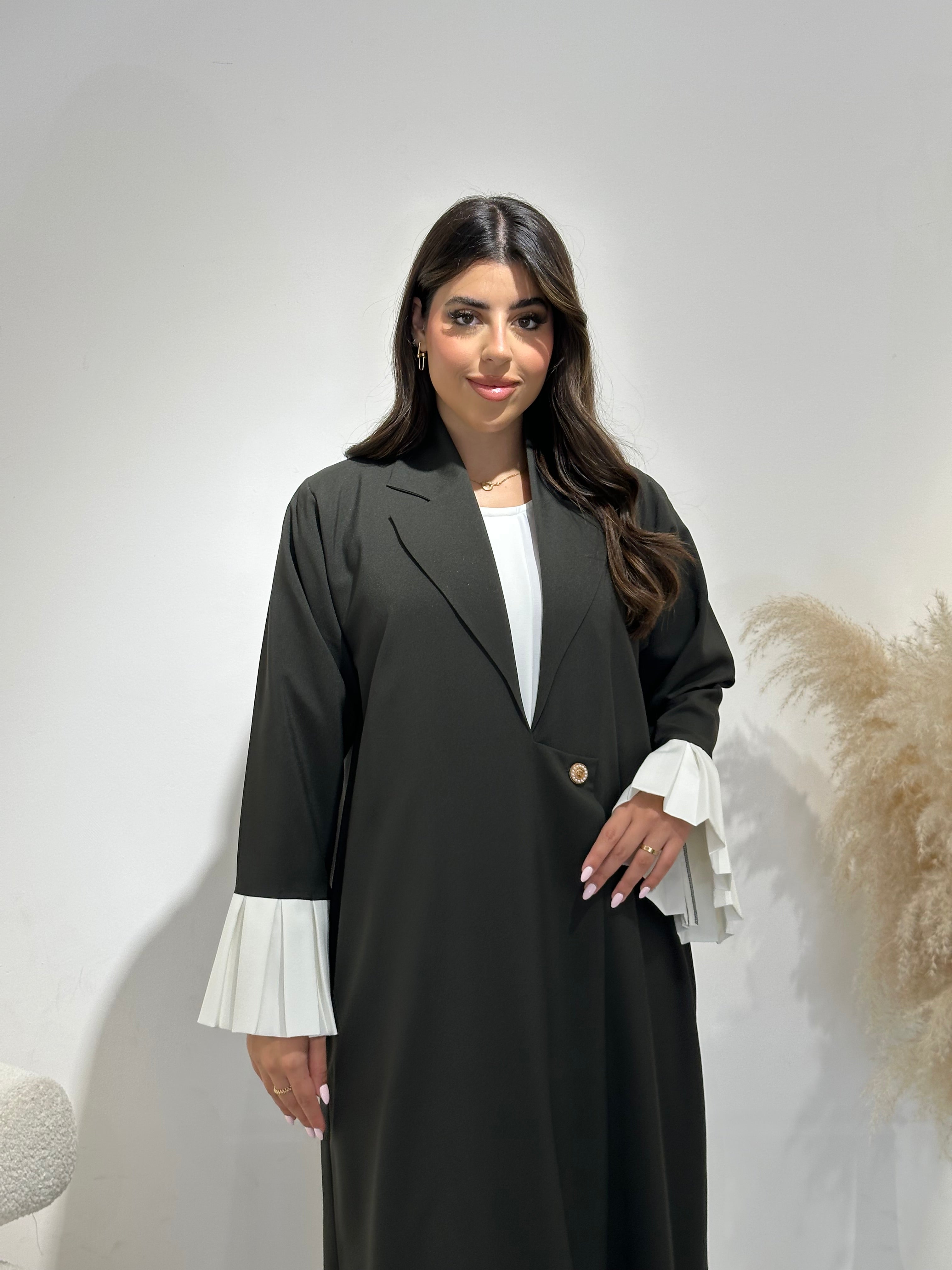 عباية مطبوعة بنقشة زنبق أسود C 1254