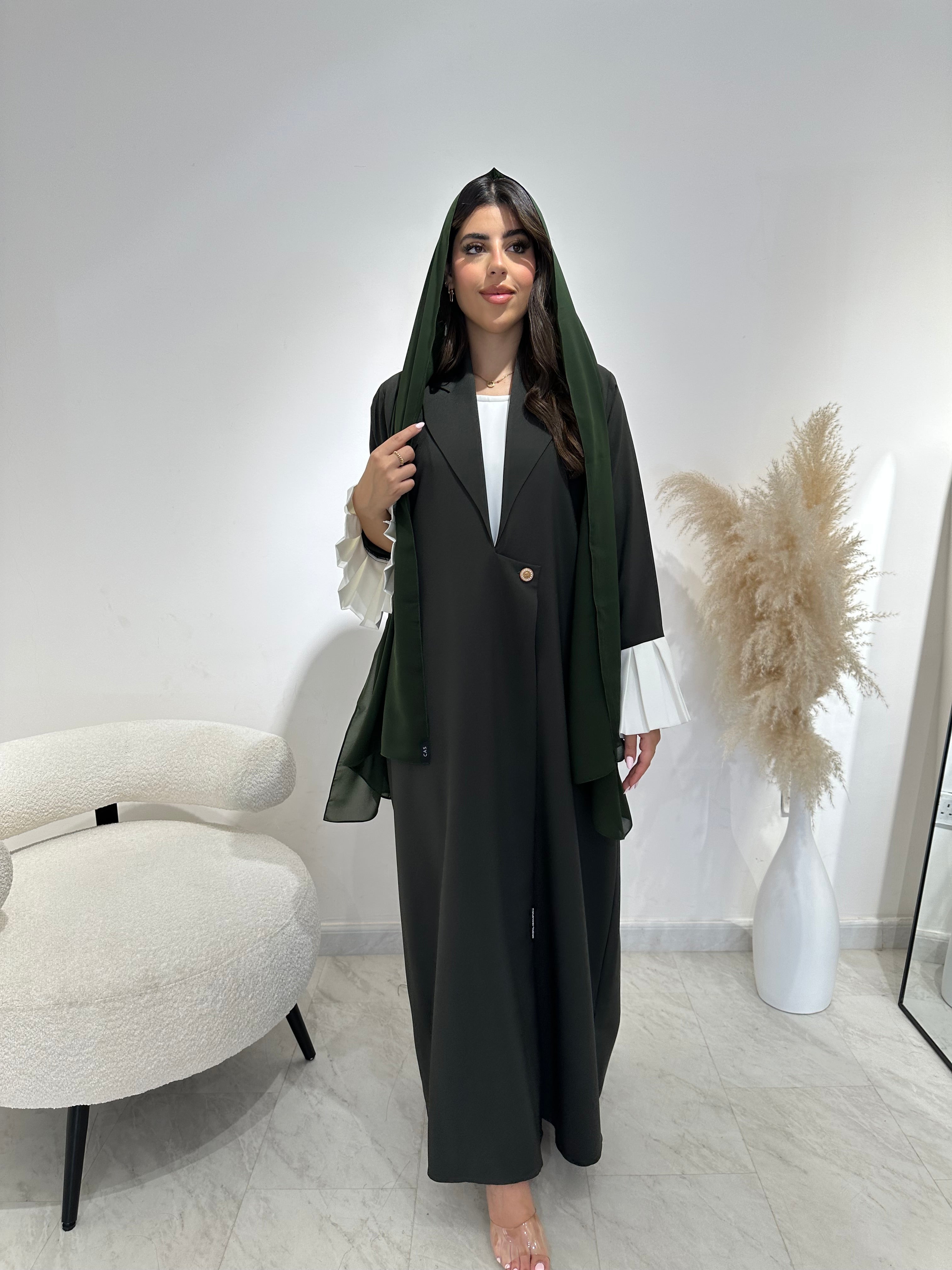 عباية مطبوعة بنقشة زنبق أسود C 1254