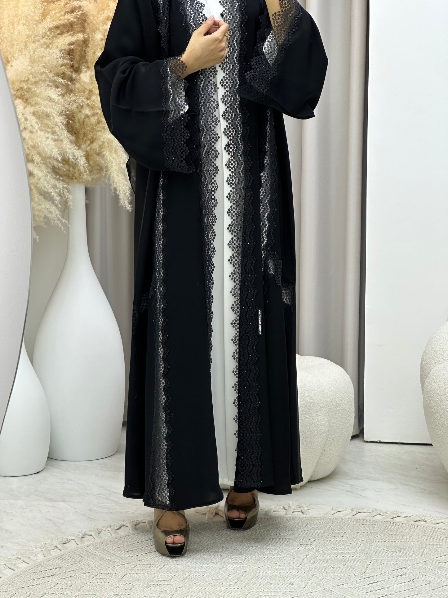 C 0450 Black Classic Lace Abaya