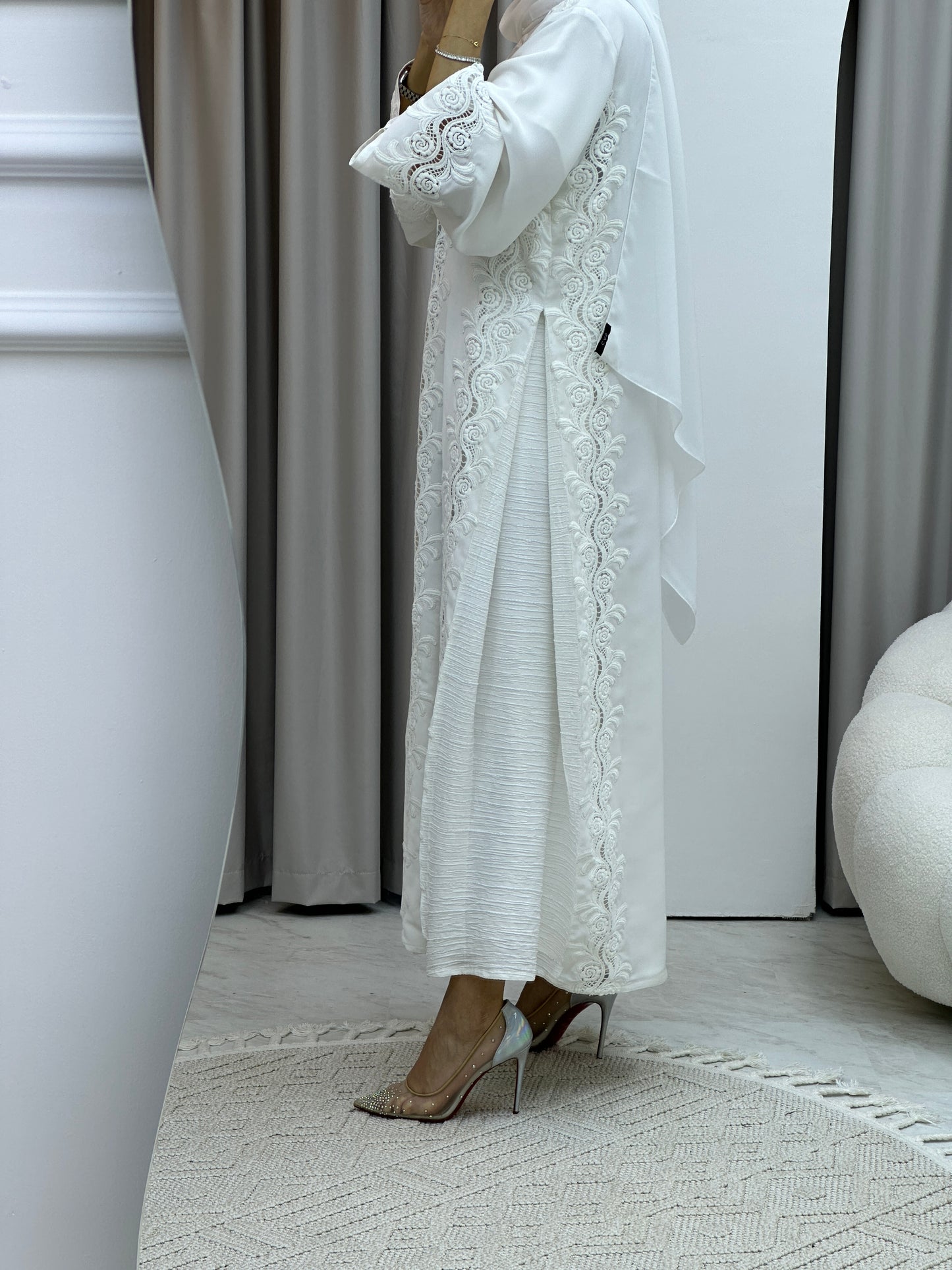 C Lace Panel White Abaya