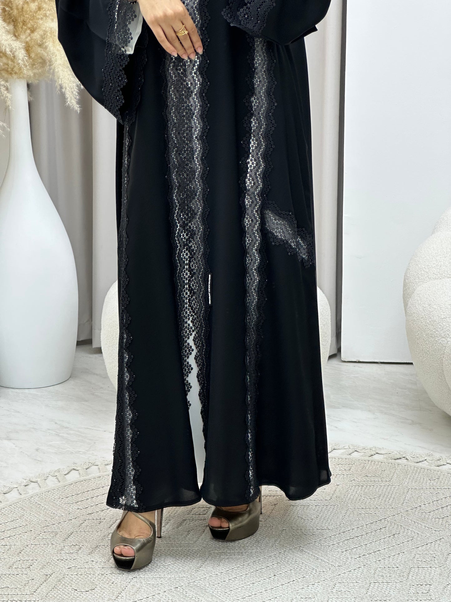 C 0450 Black Classic Lace Abaya