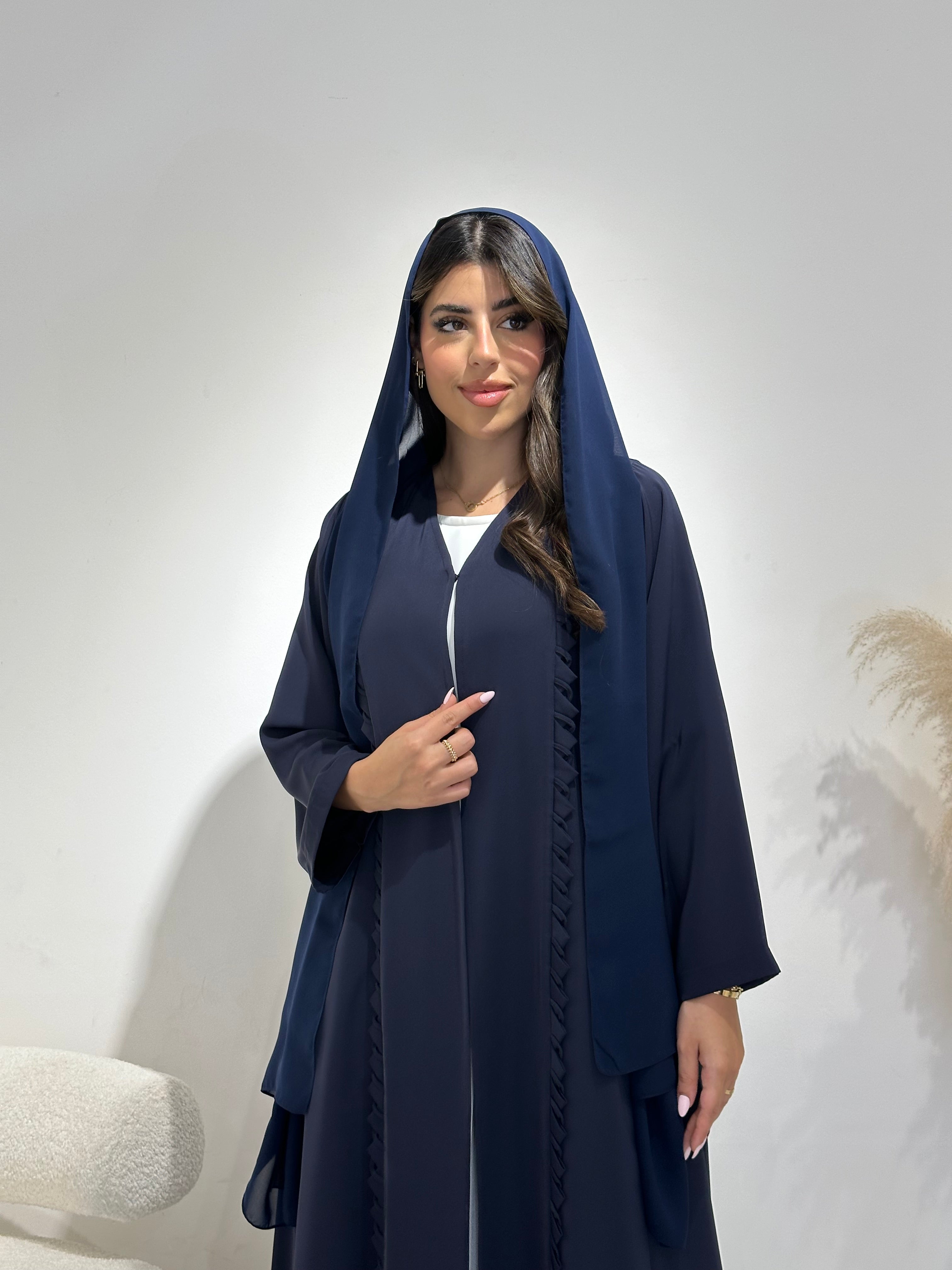 عباية مطبوعة بنقشة زنبق أسود C 1254