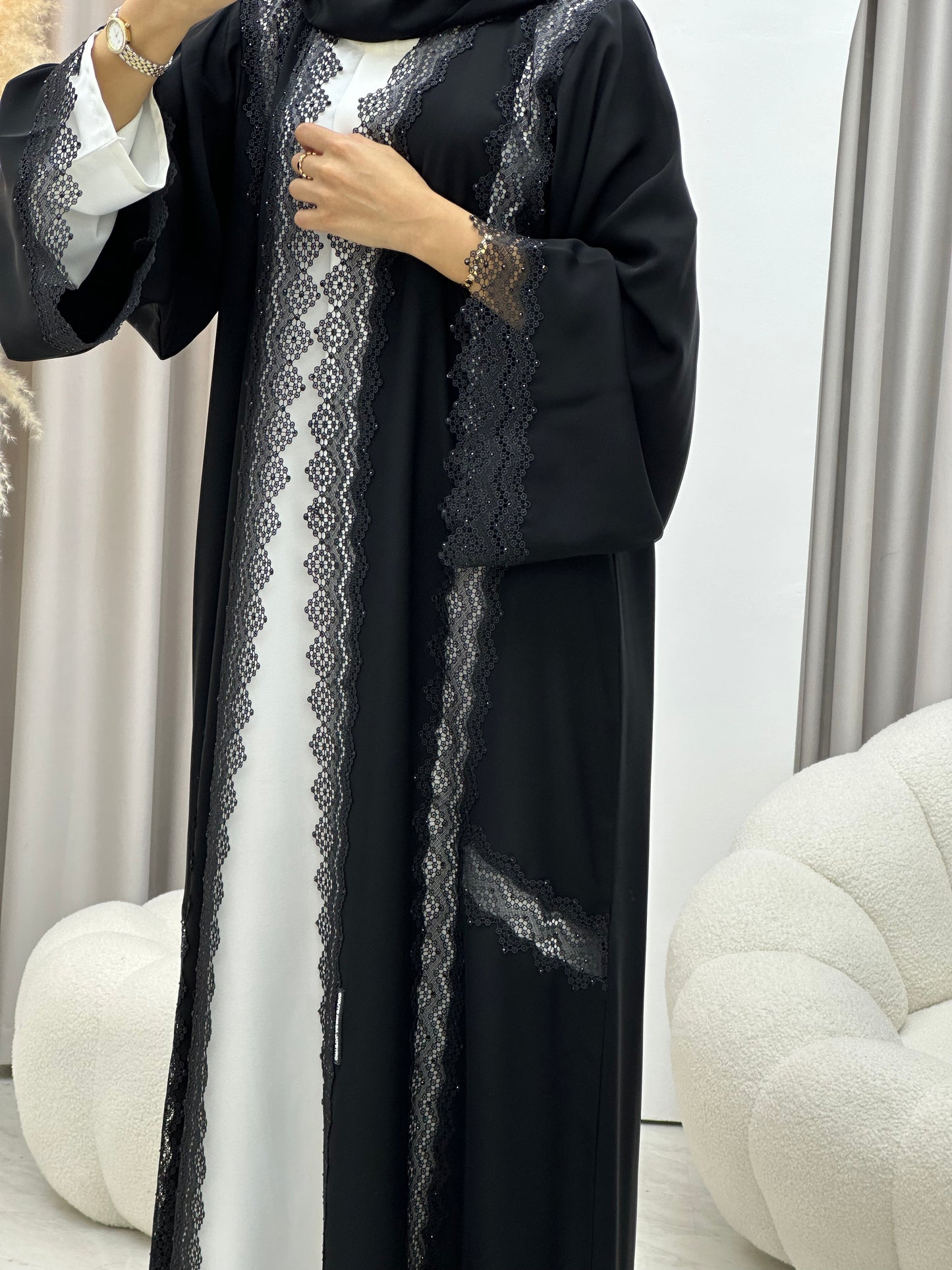 C 0450 Black Classic Lace Abaya