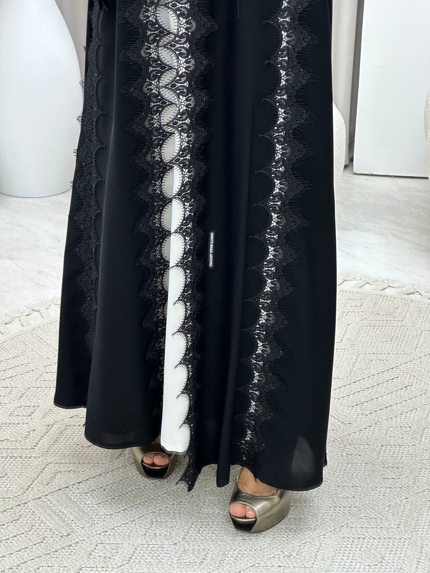 C 0451 Black Classic Lace Abaya