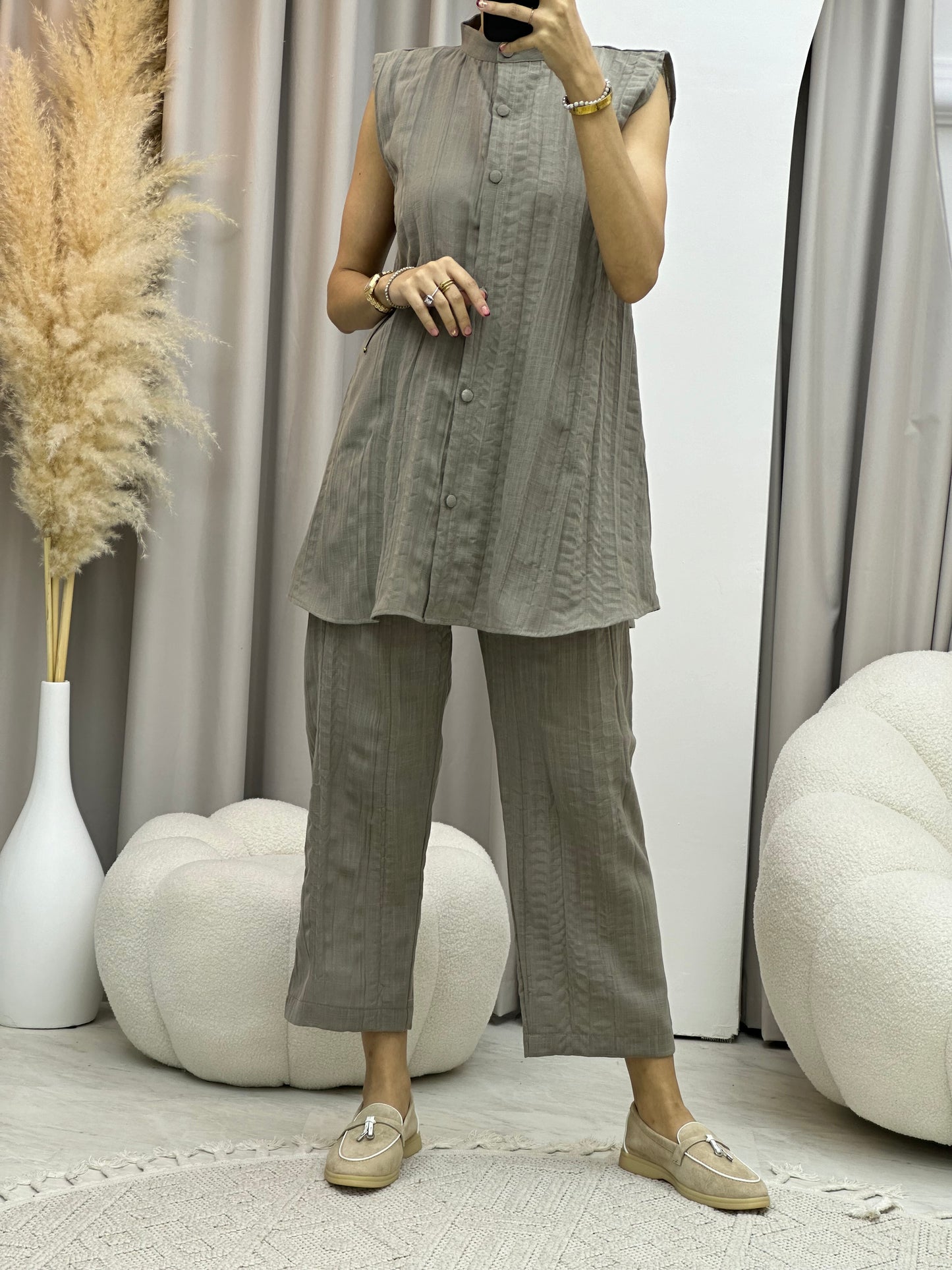 C Beige Pleated Linen Inner Set