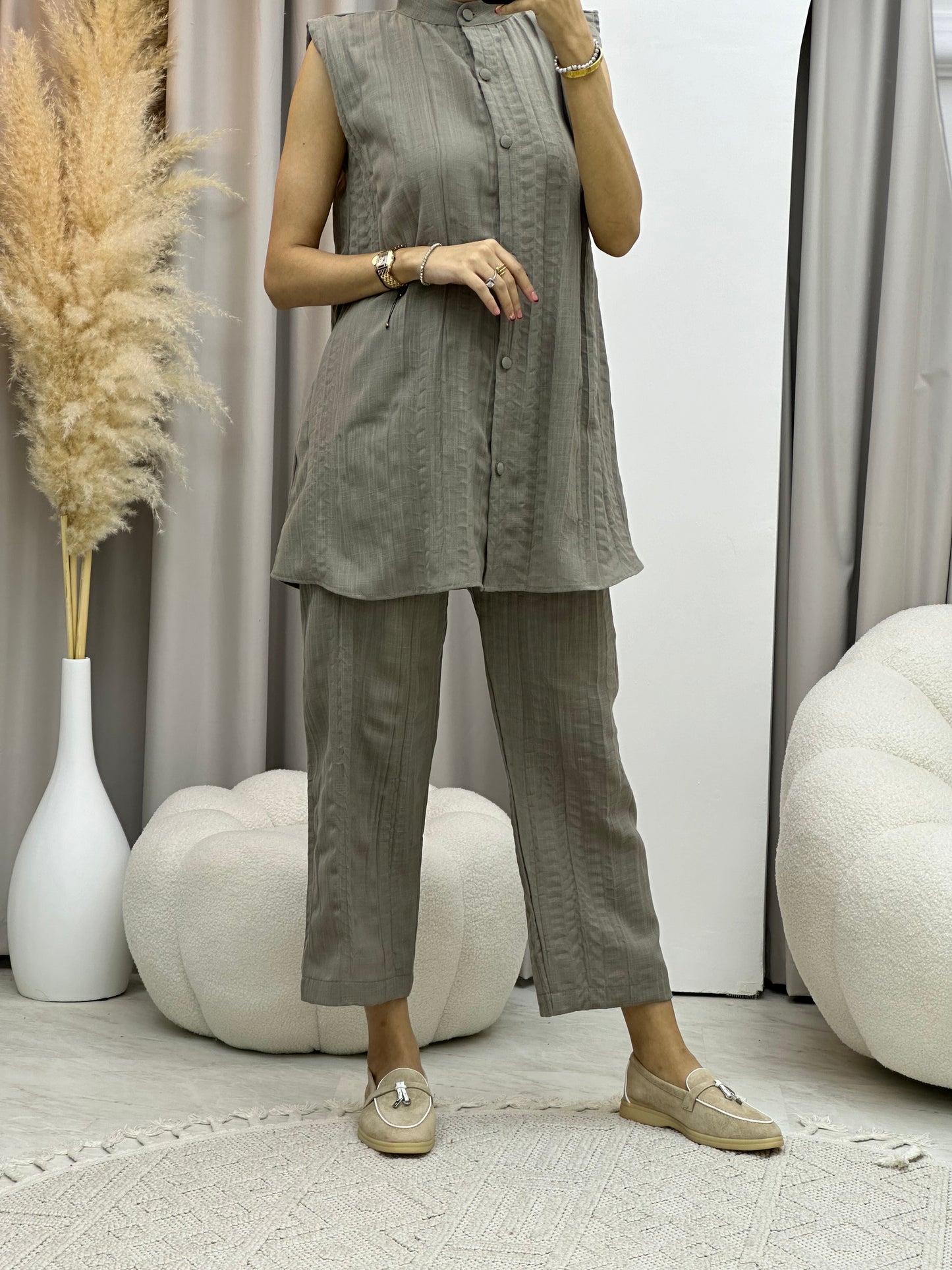 C Beige Pleated Linen Inner Set