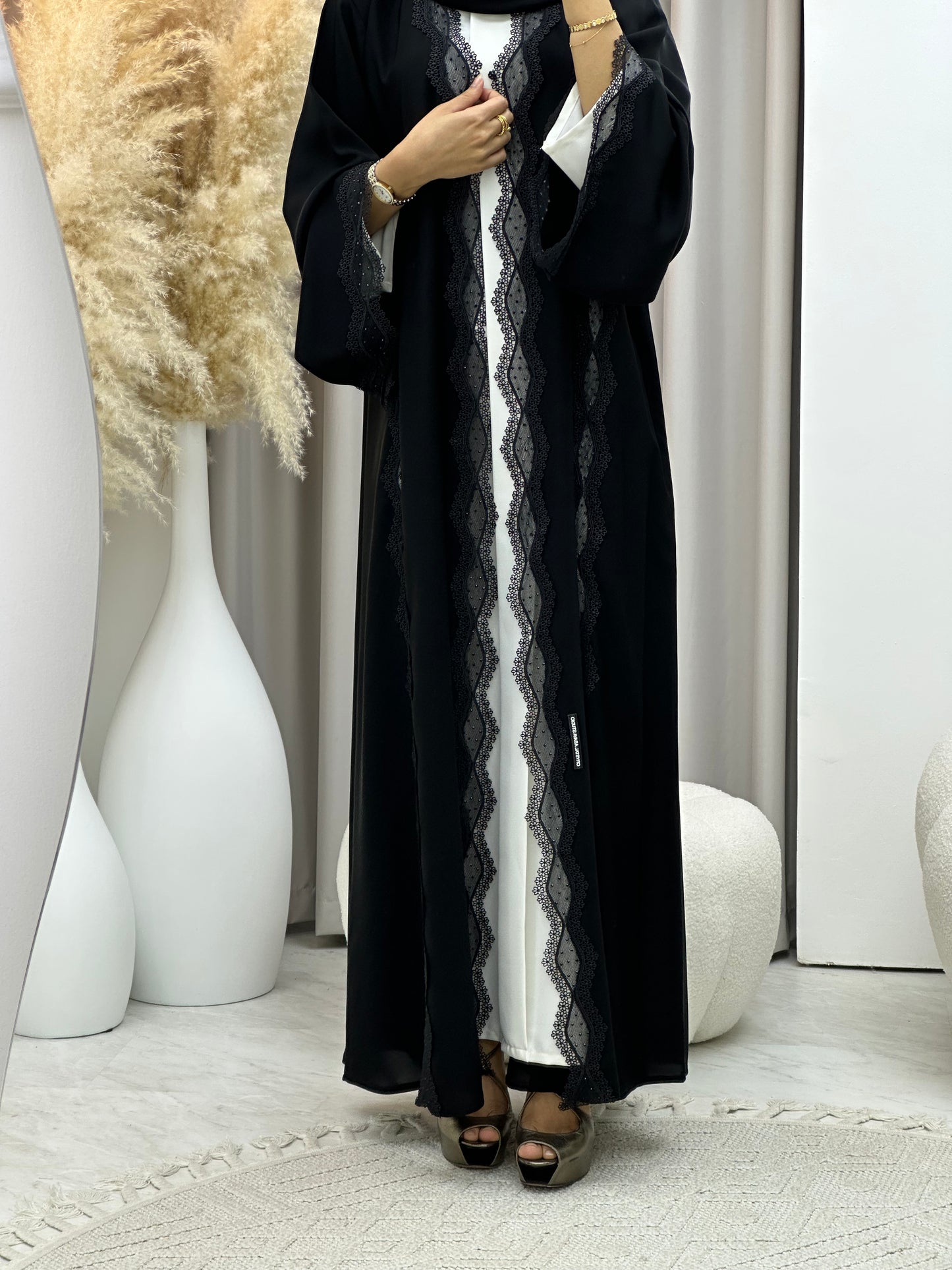 C 0454 Black Classic Lace Abaya