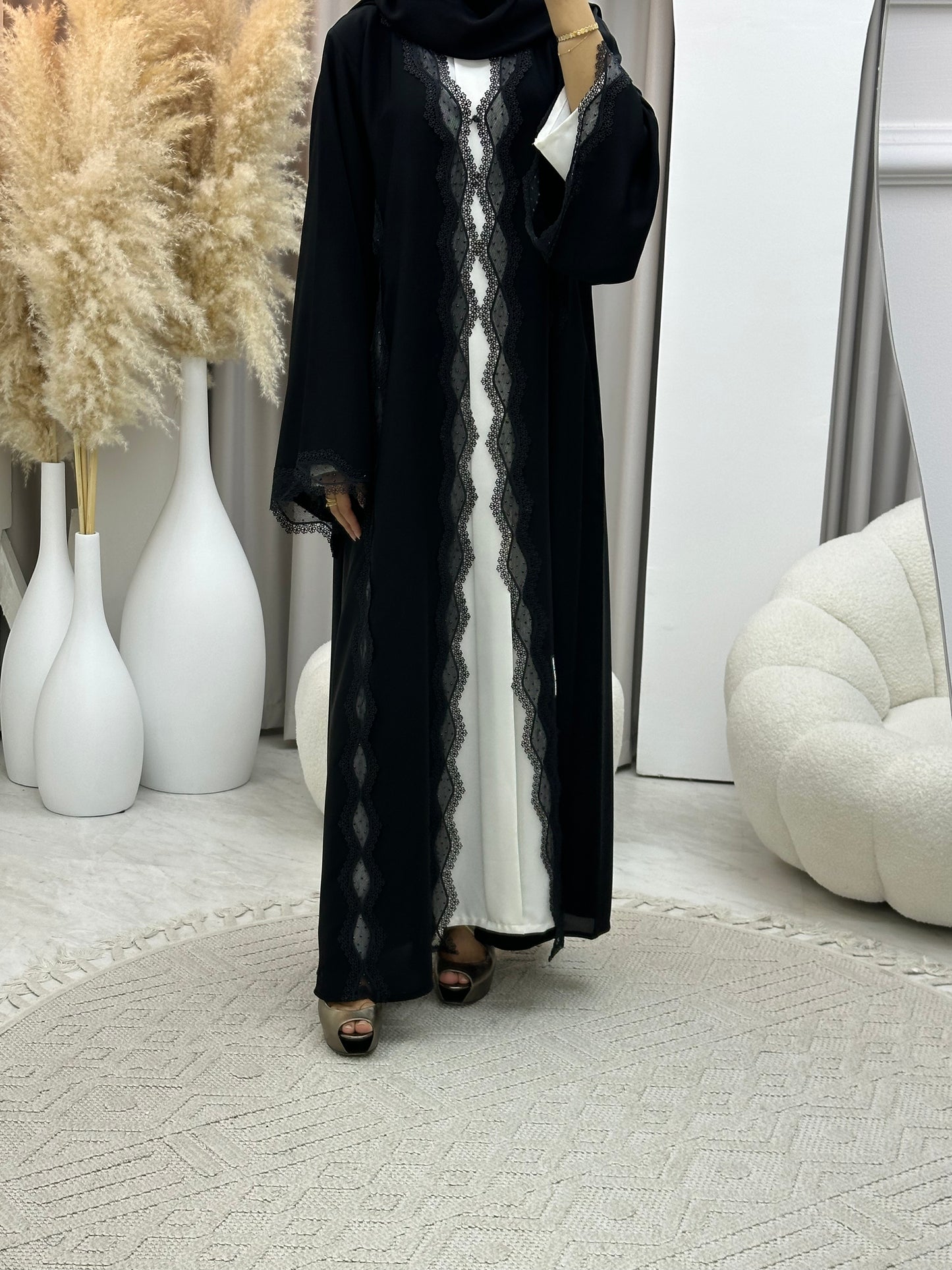 C 0454 Black Classic Lace Abaya