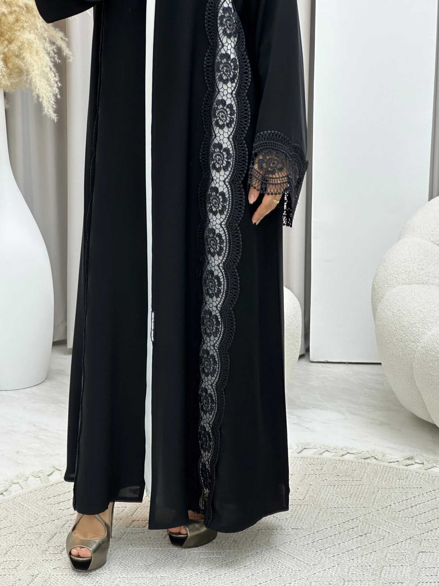 C 0456 Black Classic Lace Abaya