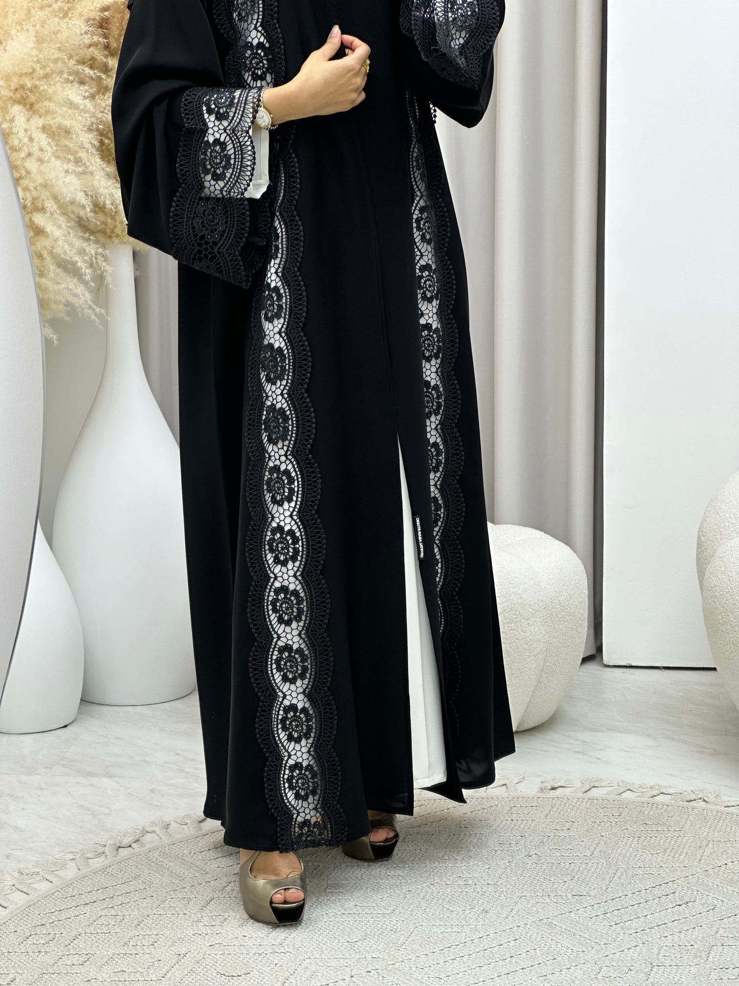 C 0456 Black Classic Lace Abaya