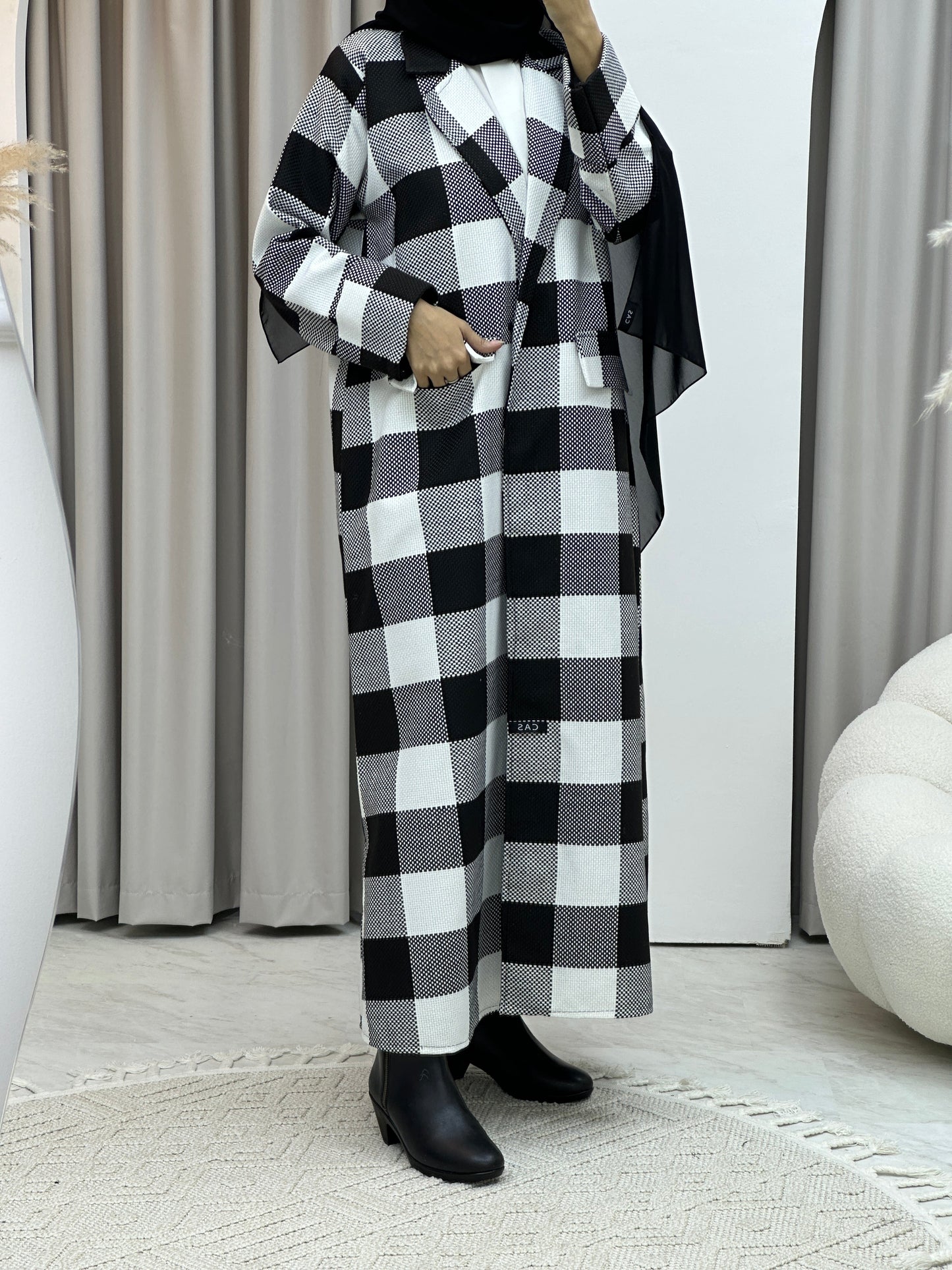 C RTW Black White Winter Coat Abaya