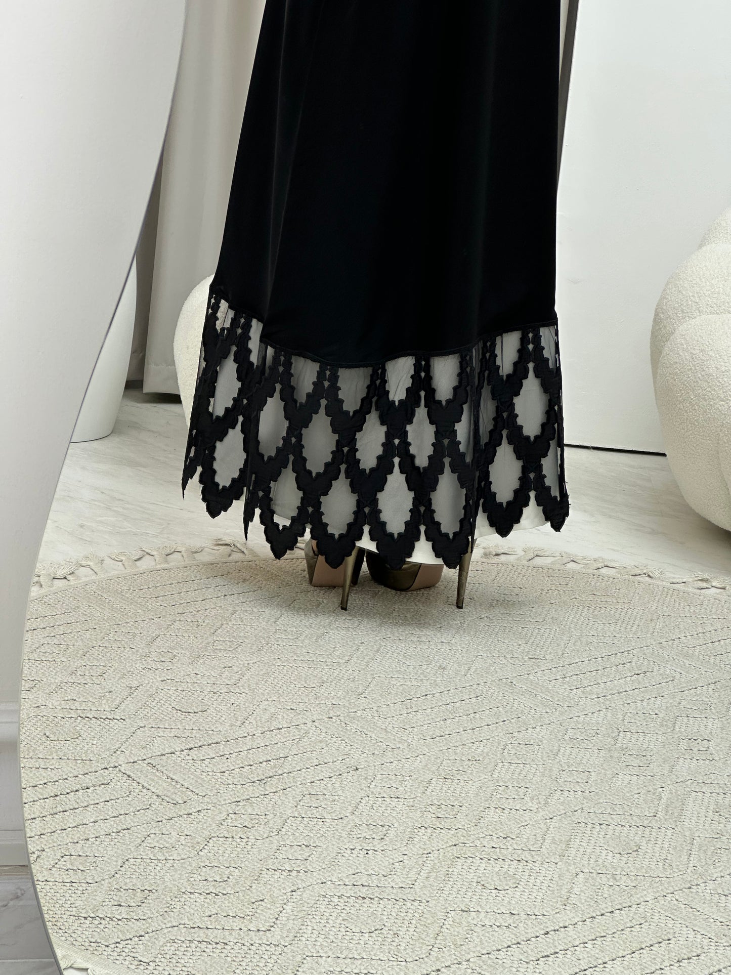 C 0457 Black Classic Lace Abaya