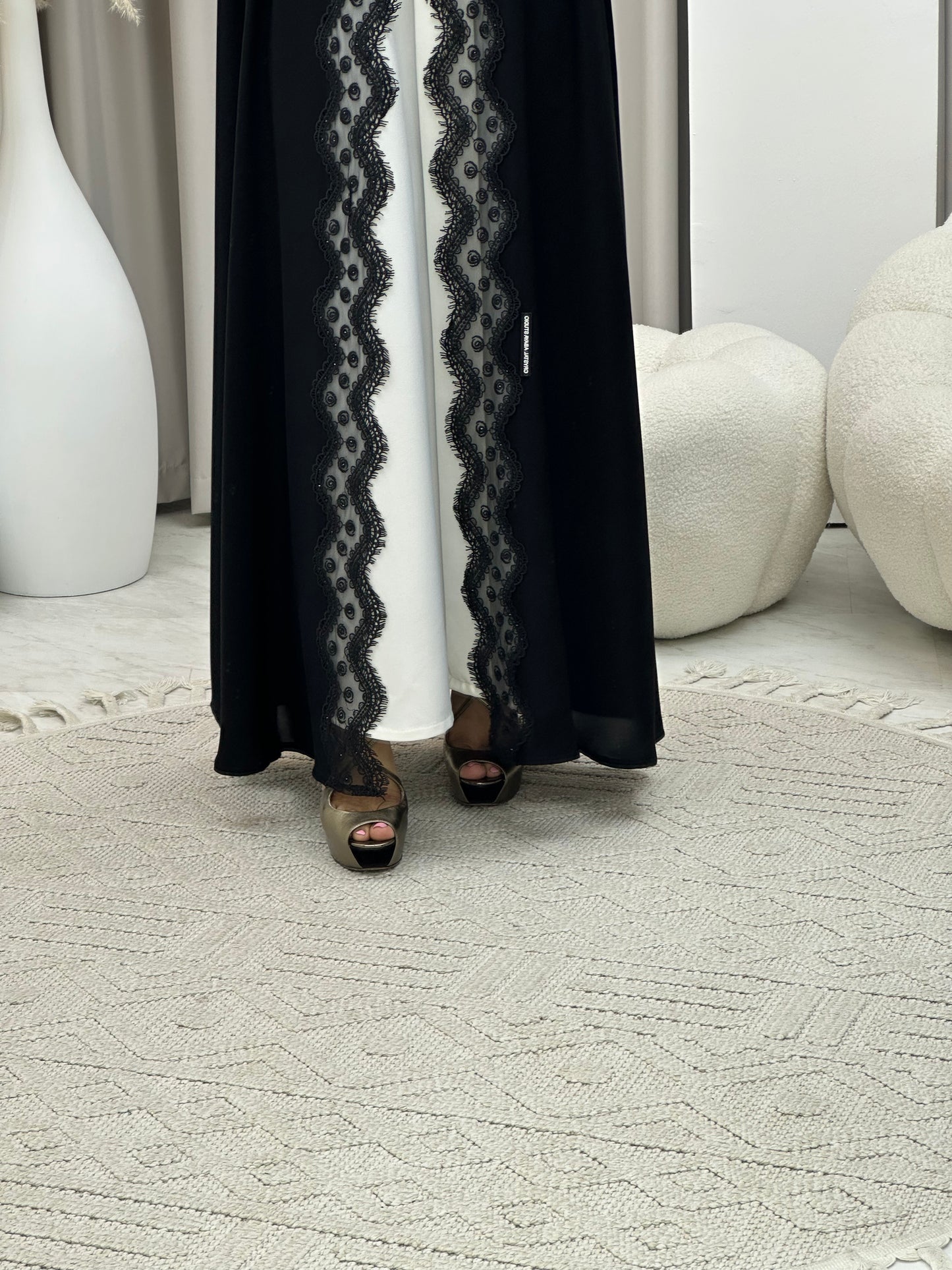 C 0460 Black Classic Lace Abaya