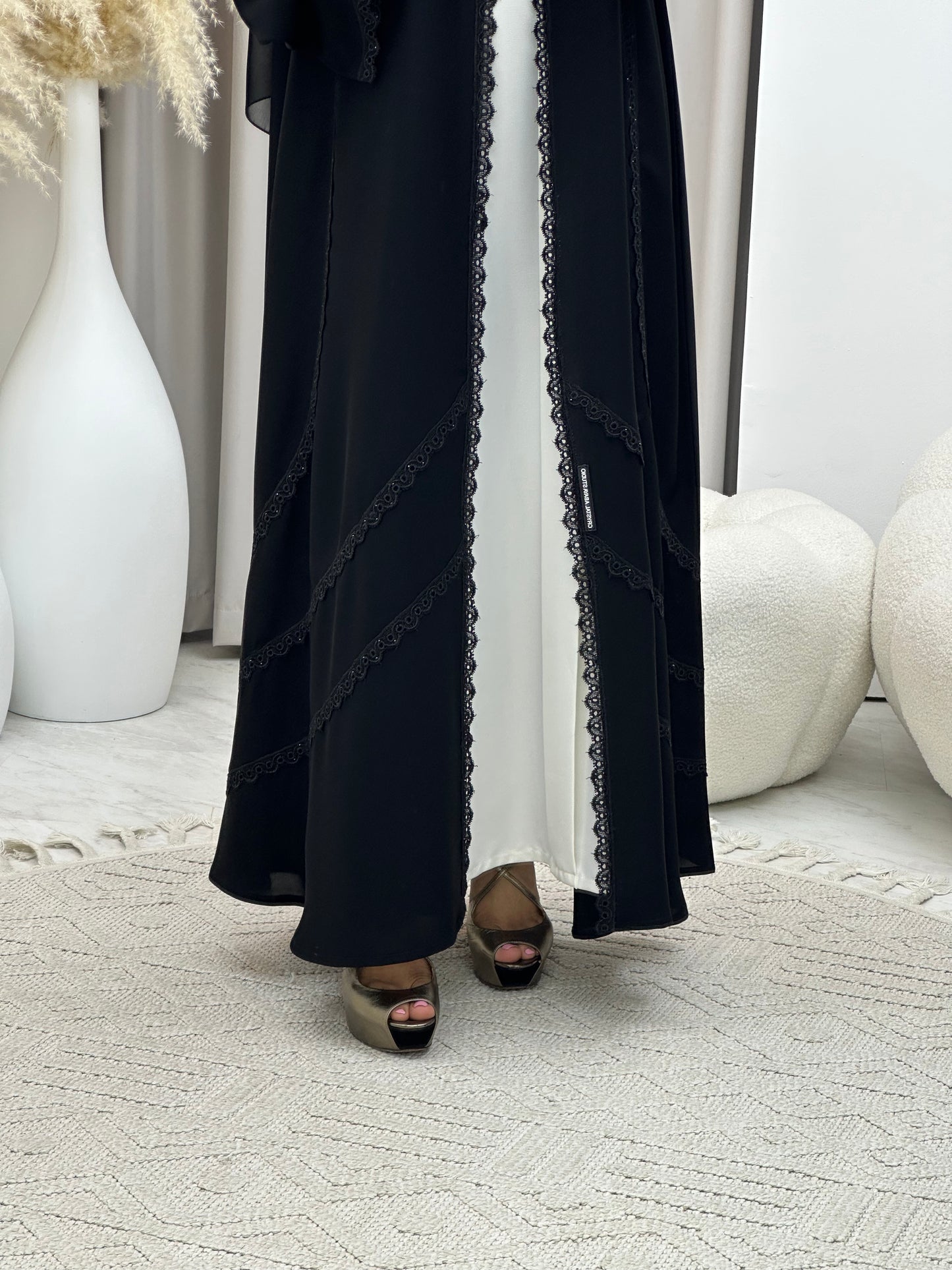 C 0462 Black Classic Lace Abaya