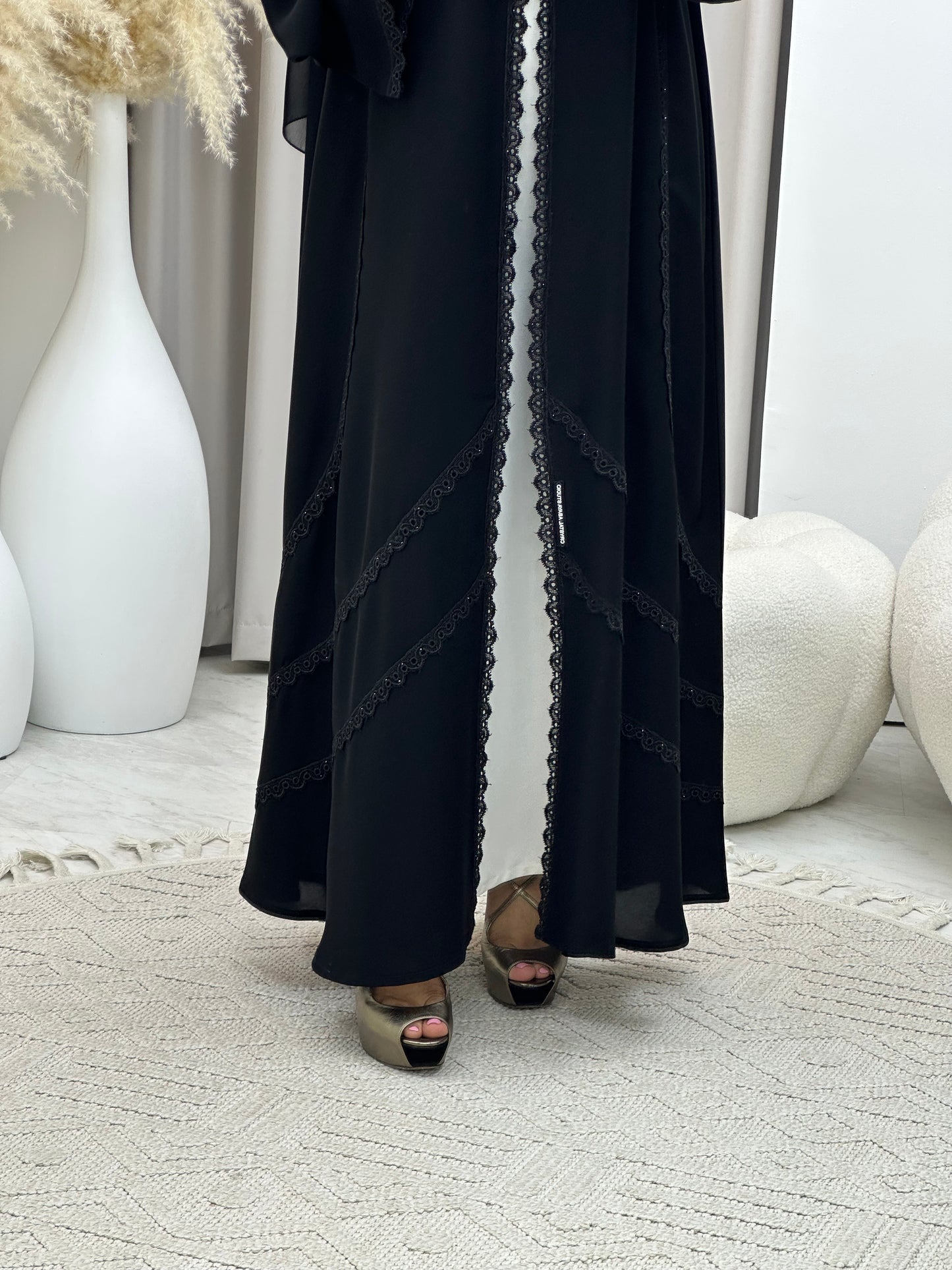 C 0462 Black Classic Lace Abaya