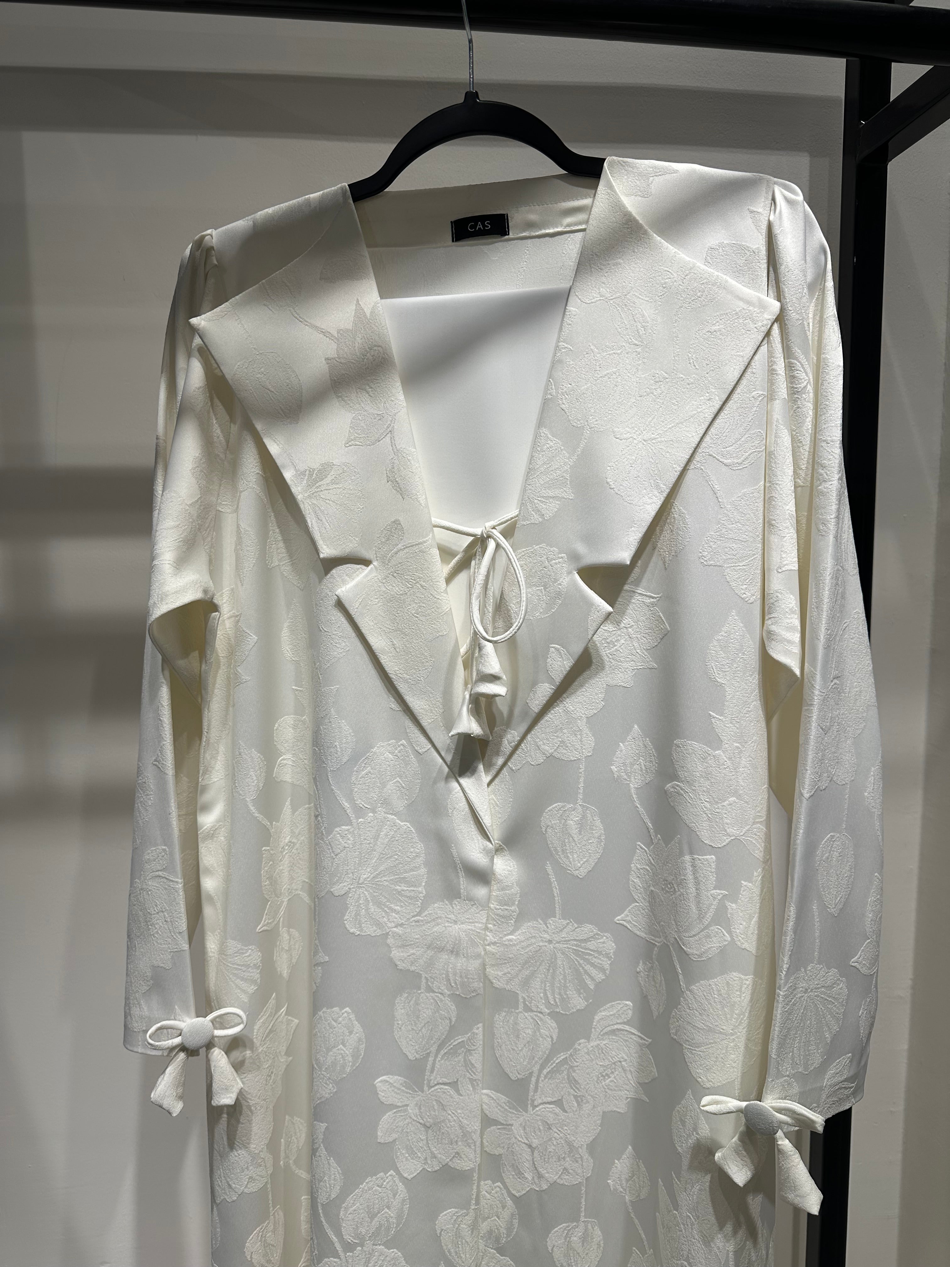 C 1416-05 White Coat Abaya