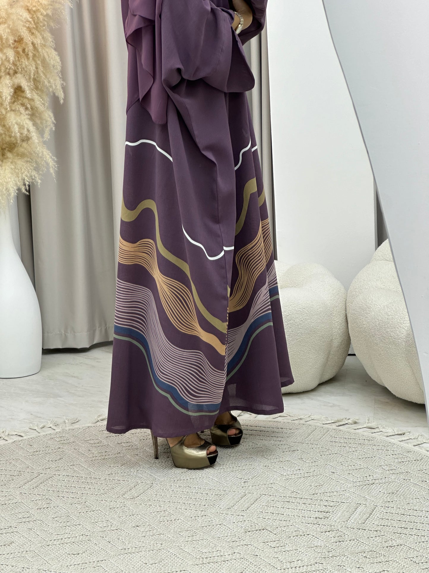 C 0248-01 Purple Wavy Abaya