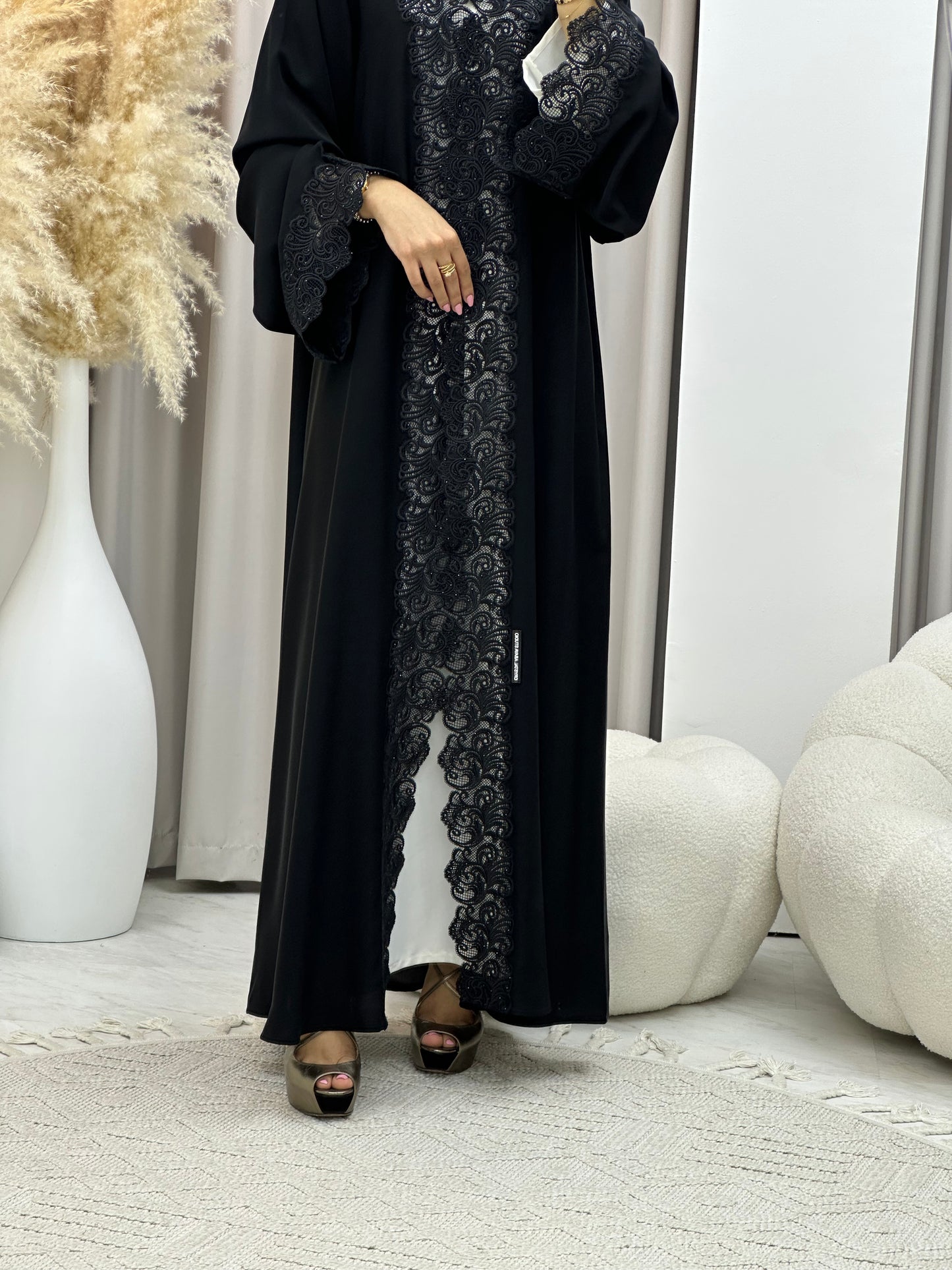 C 0472 Black Classic Lace Abaya