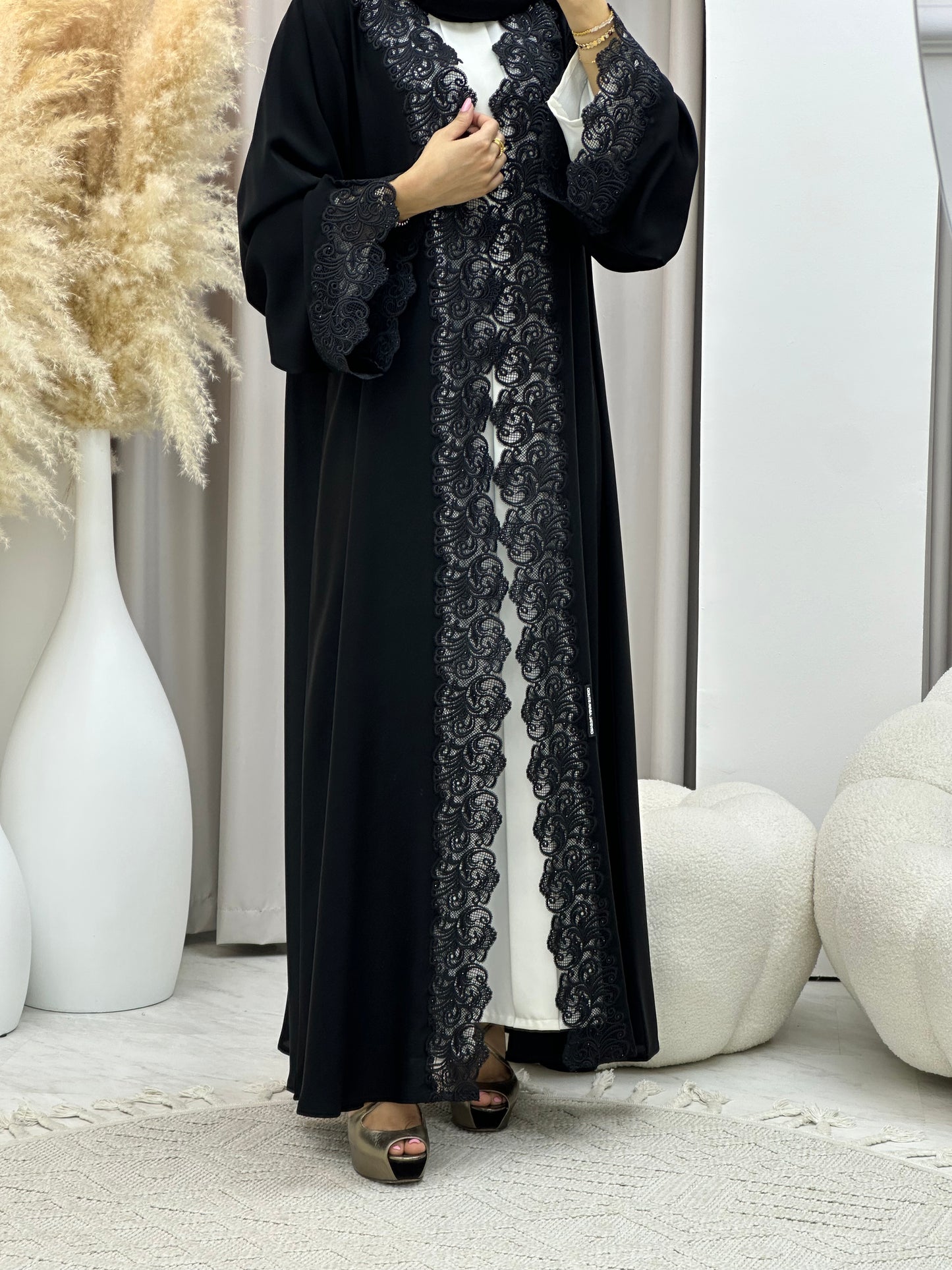 C 0472 Black Classic Lace Abaya