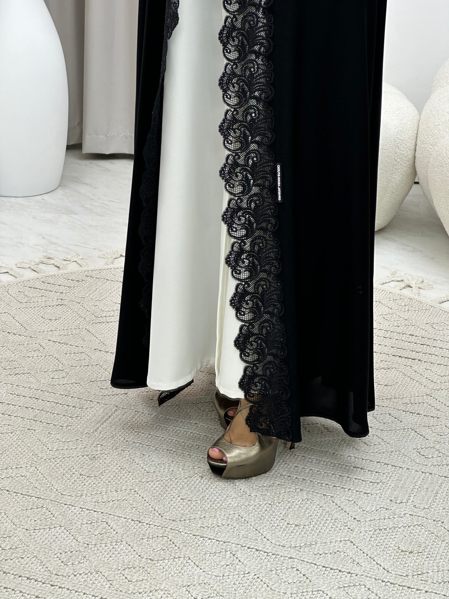 C 0472 Black Classic Lace Abaya